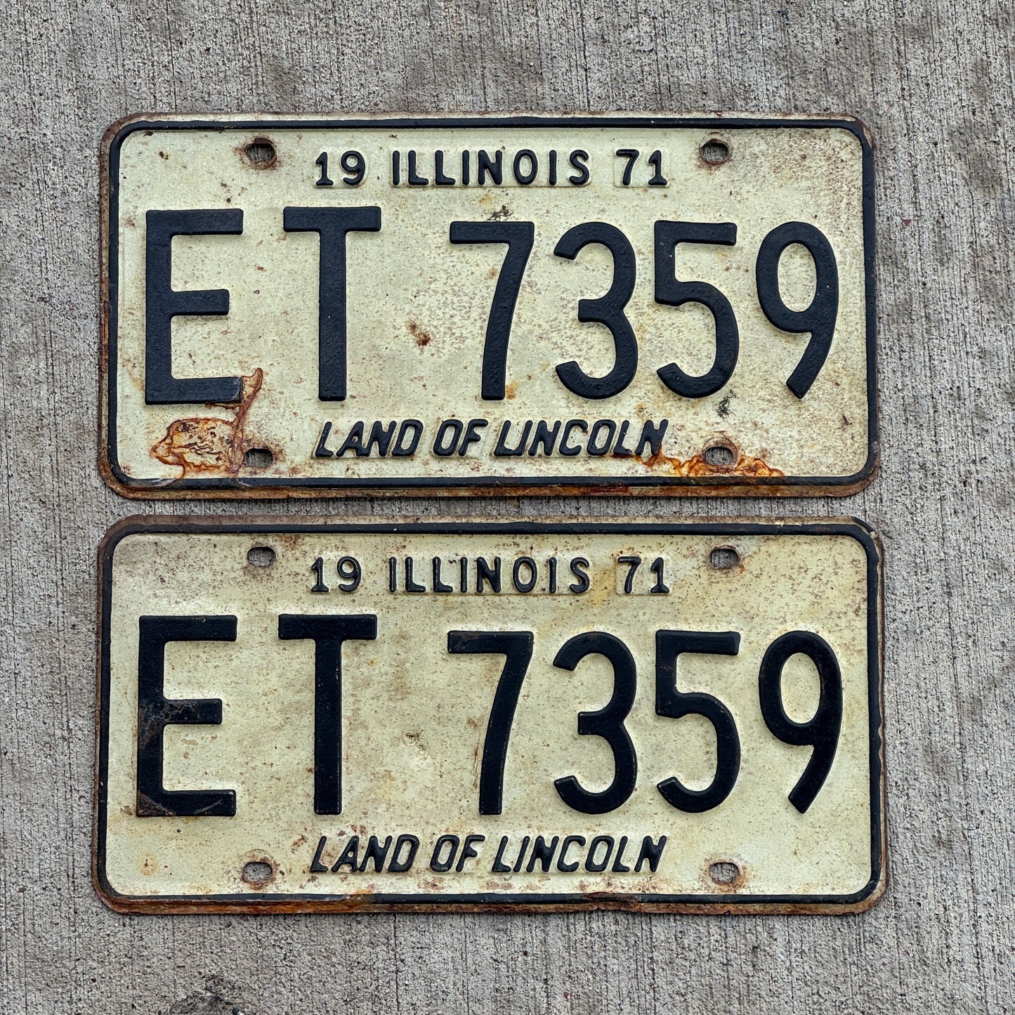 Photo of a 1971 Illinois License Plate Pair Auto Tag Garage Decor Vintage ET 7359 with original patina