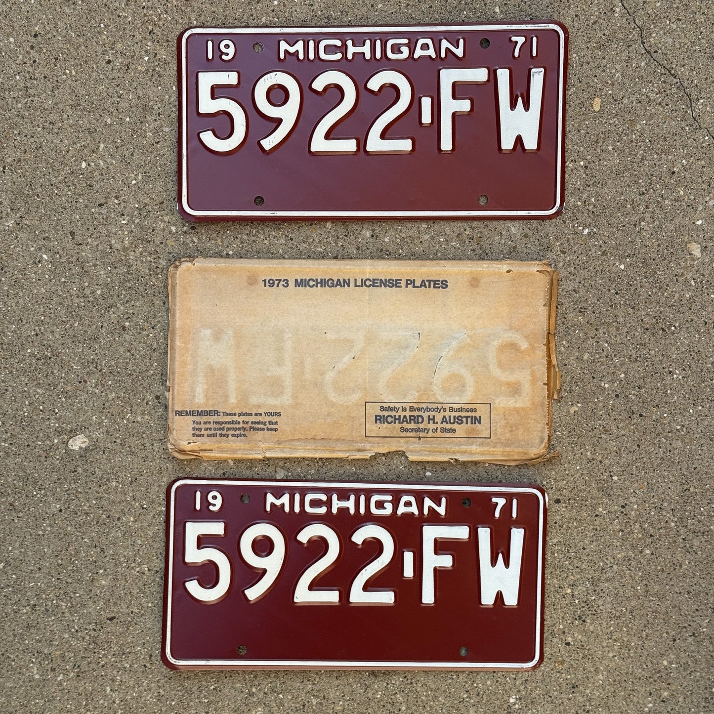 Photo of a 1971 Michigan Truck License Plate Pair Auto Tag Garage Decor Vintage NOS with envelope (non-matching) 5922 FW
