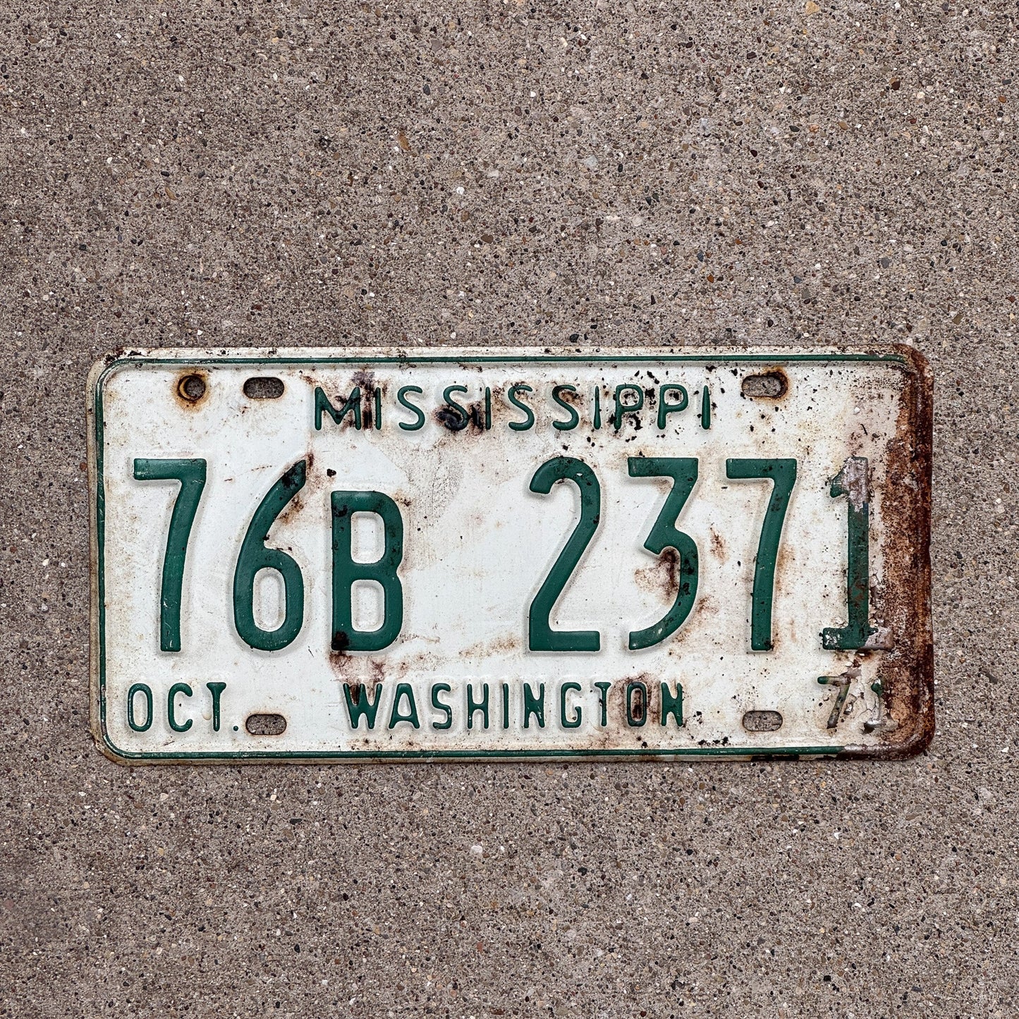 Photo of a 1971 Mississippi License Plate Auto Tag Garage Decor Vintage 76B 2371