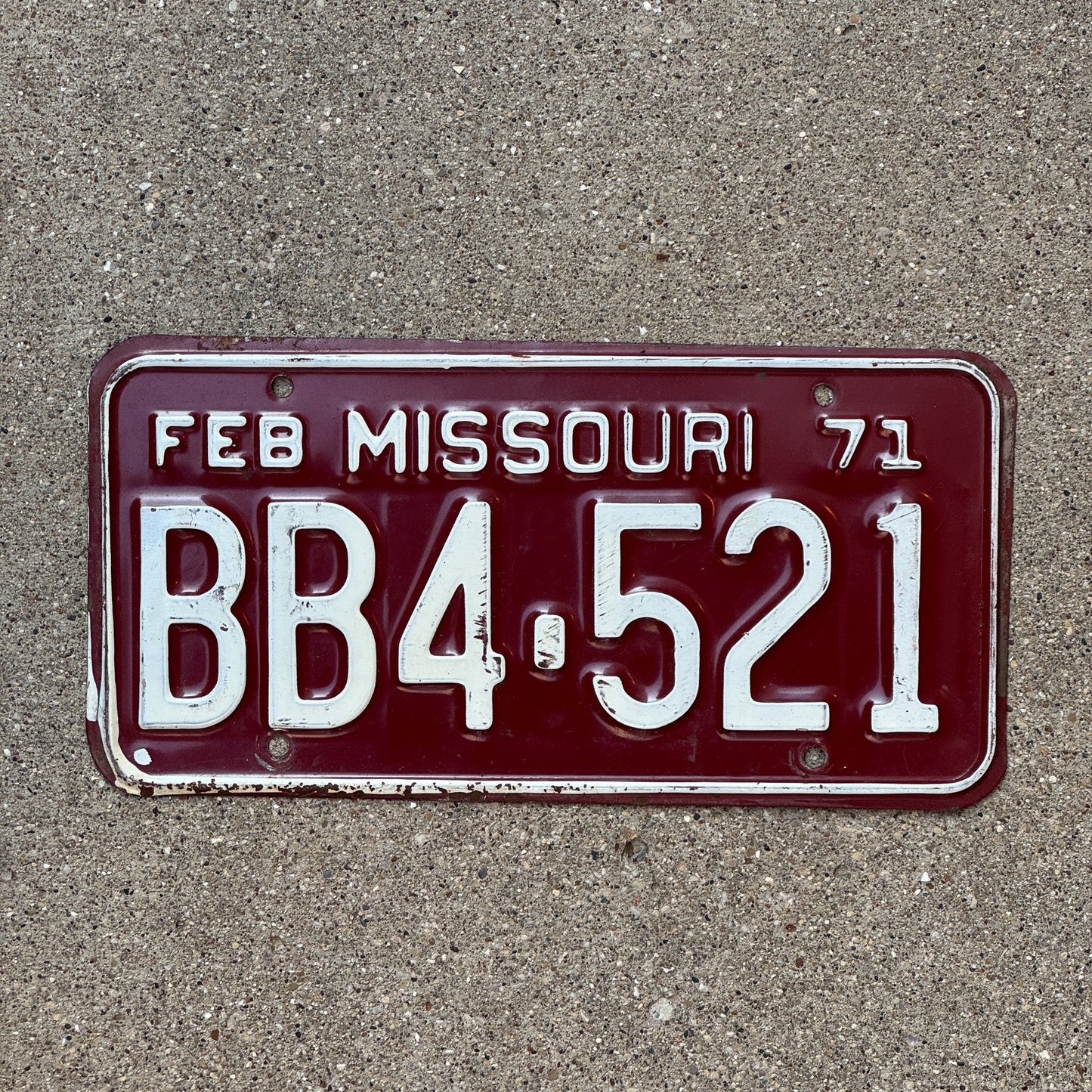 Photo of a 1971 Missouri License Plate Auto Tag Garage Decor Vintage BB4 521