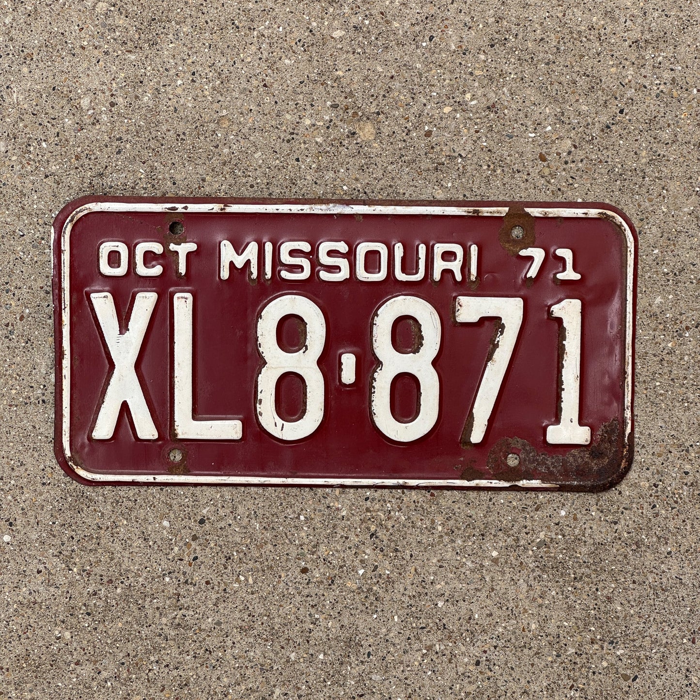 Photo of a 1971 Missouri License Plate Auto Tag Garage Decor Vintage October XL8 871