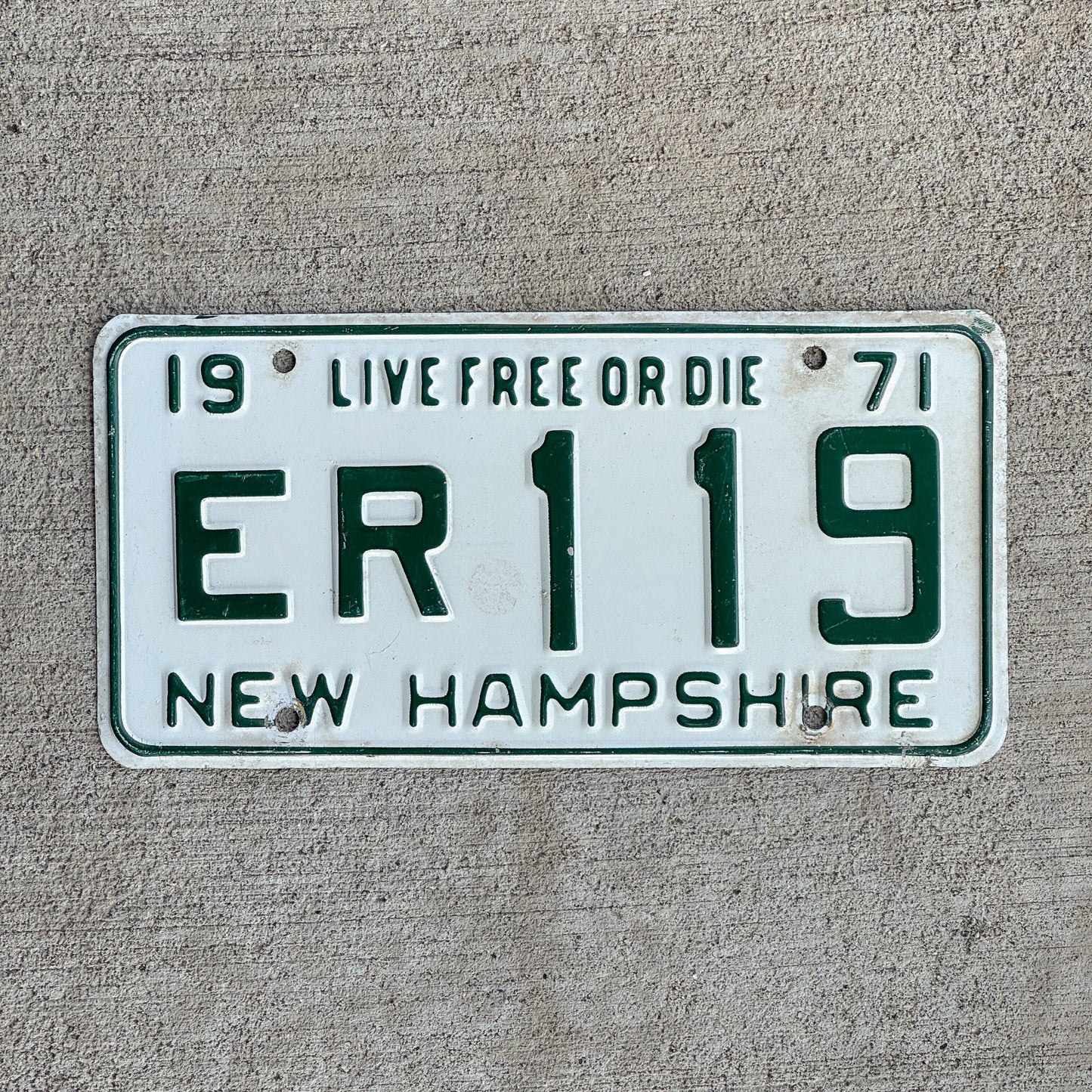 Photo of a 1971 New Hampshire License Plate Auto Tag Garage Decor Vintage ER 119
