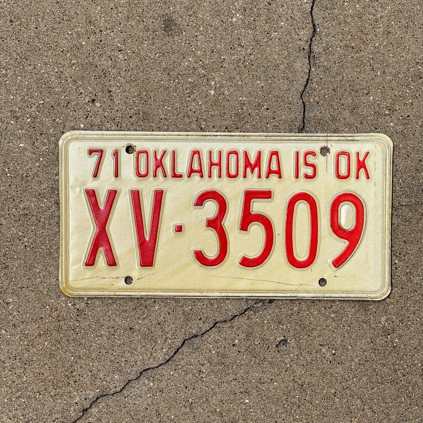 Photo of a 1971 Oklahoma License Plate Auto Tag Garage Decor Vintage XV 3509