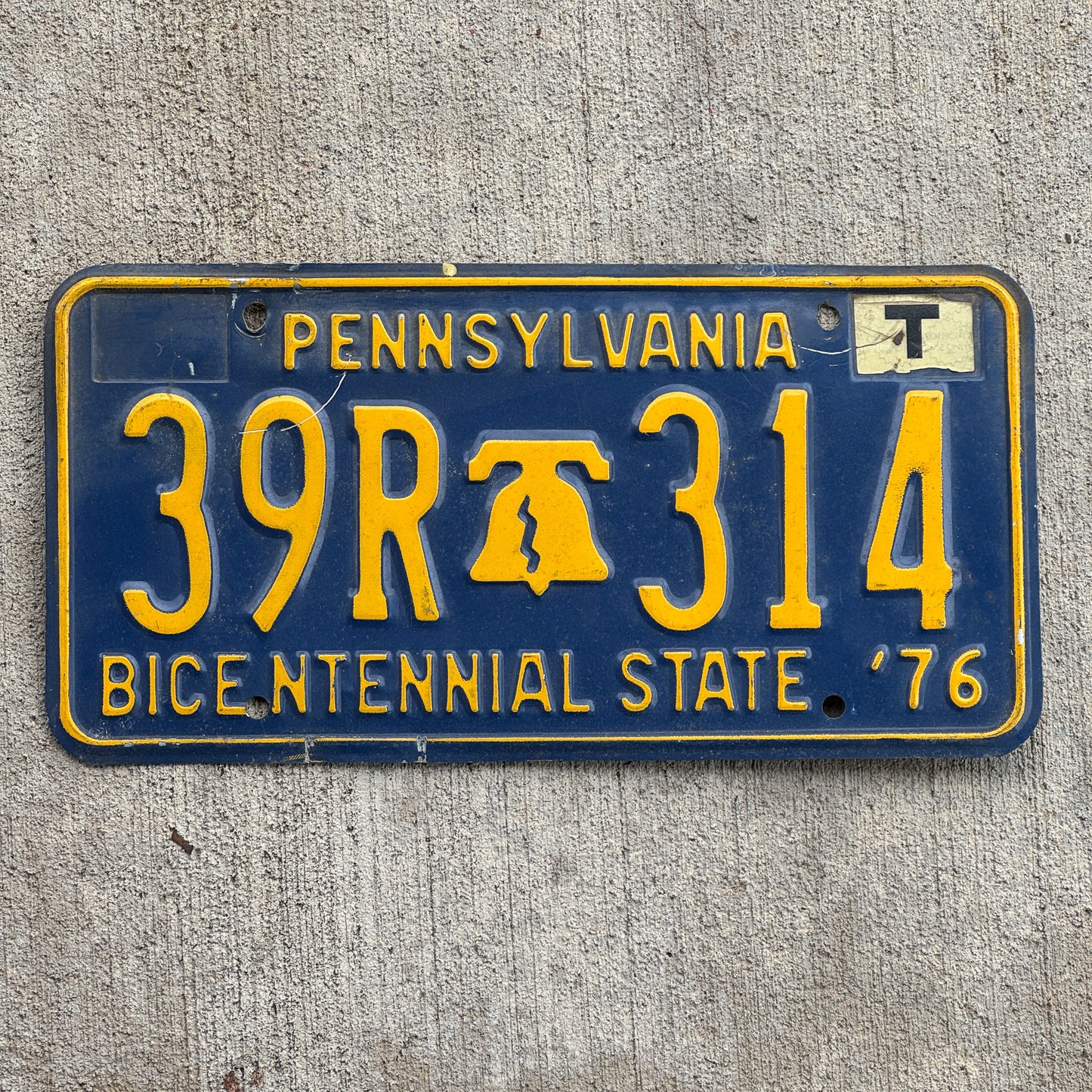 Photo of a 1971 Pennsylvania License Plate Auto Tag Garage Decor Vintage 39R 314 with original patina