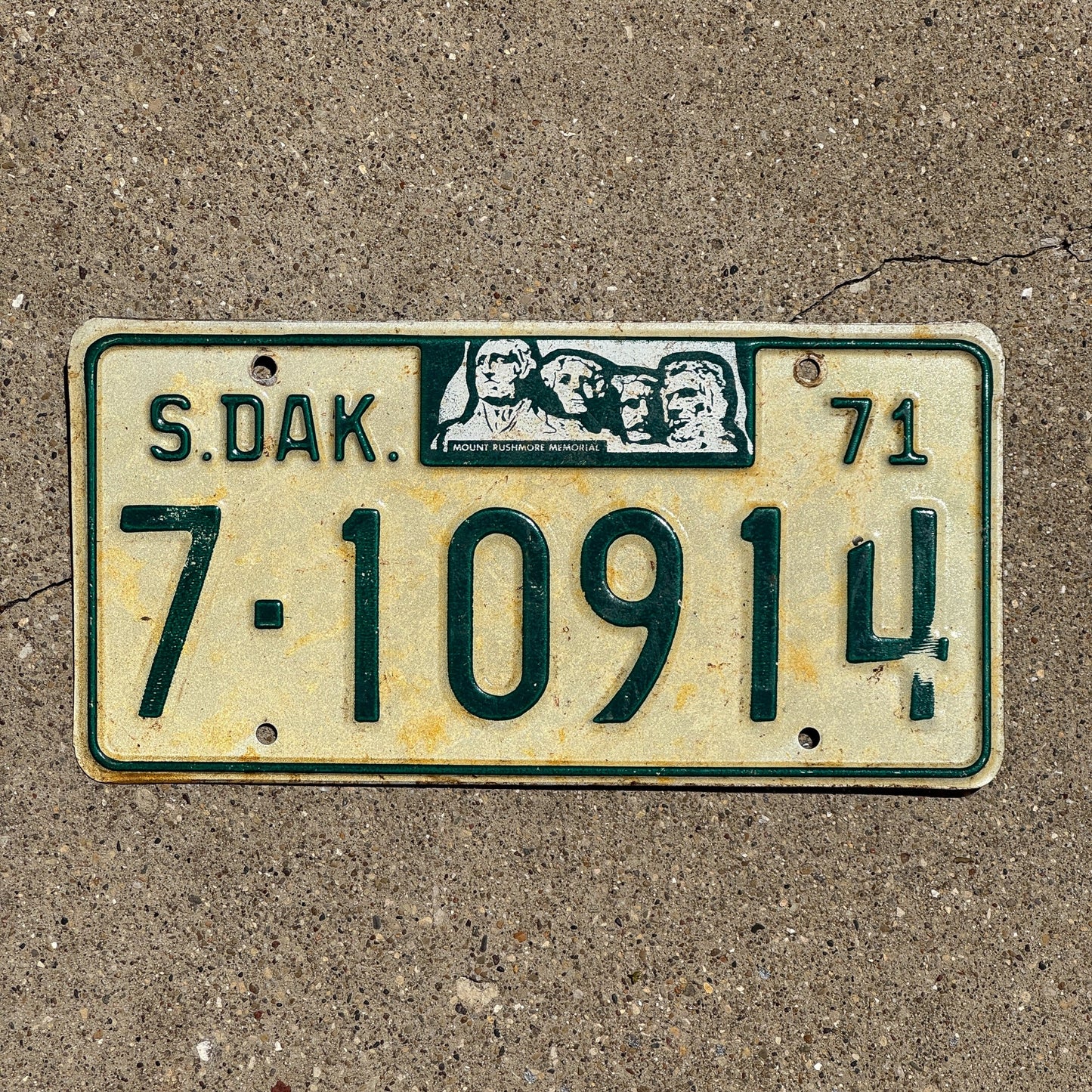 Photo of a 1971 South Dakota License Plate Auto Tag Garage Decor Vintage Yankton 7 10914