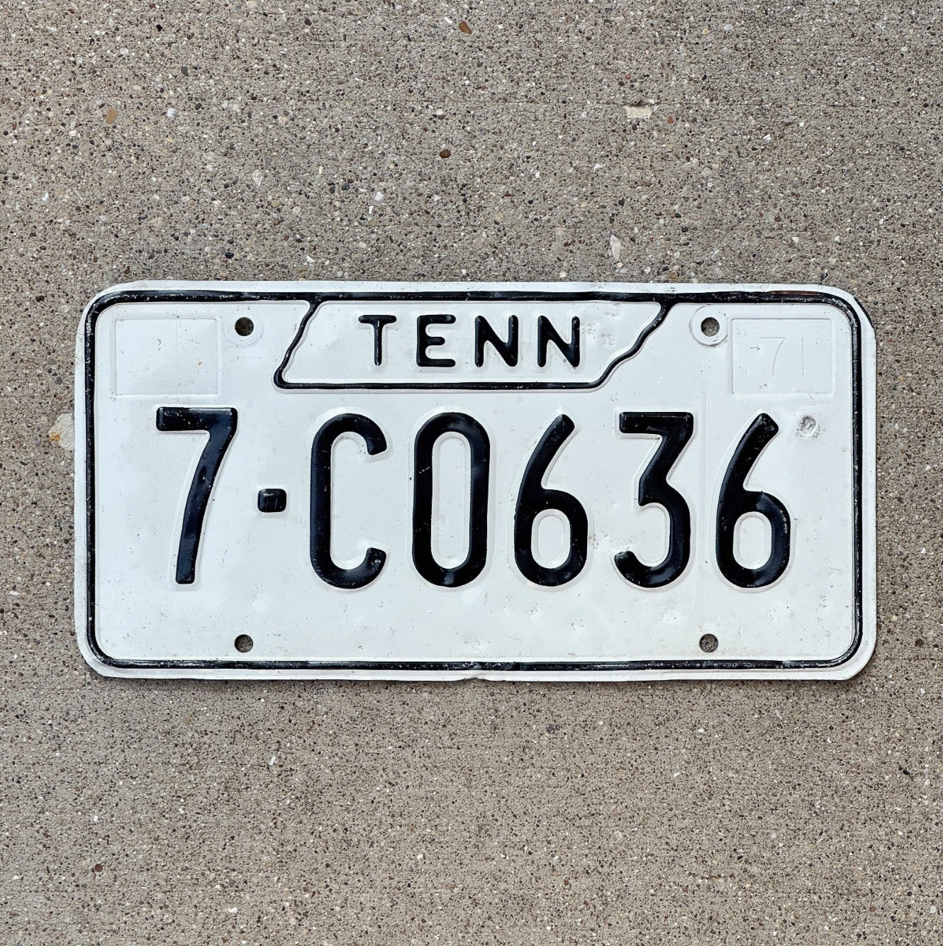 Photo of a 1971 Tennessee License Plate Auto Tag Garage Decor Vintage 7 C0636 with original patina