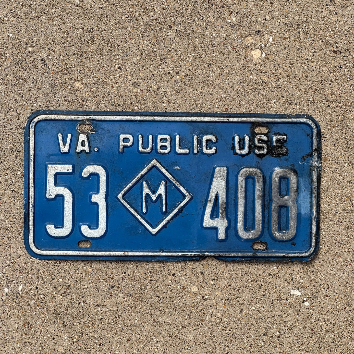 Photo of a 1971 Virginia Public Use License Plate Auto Tag Garage Decor Vintage 53 408