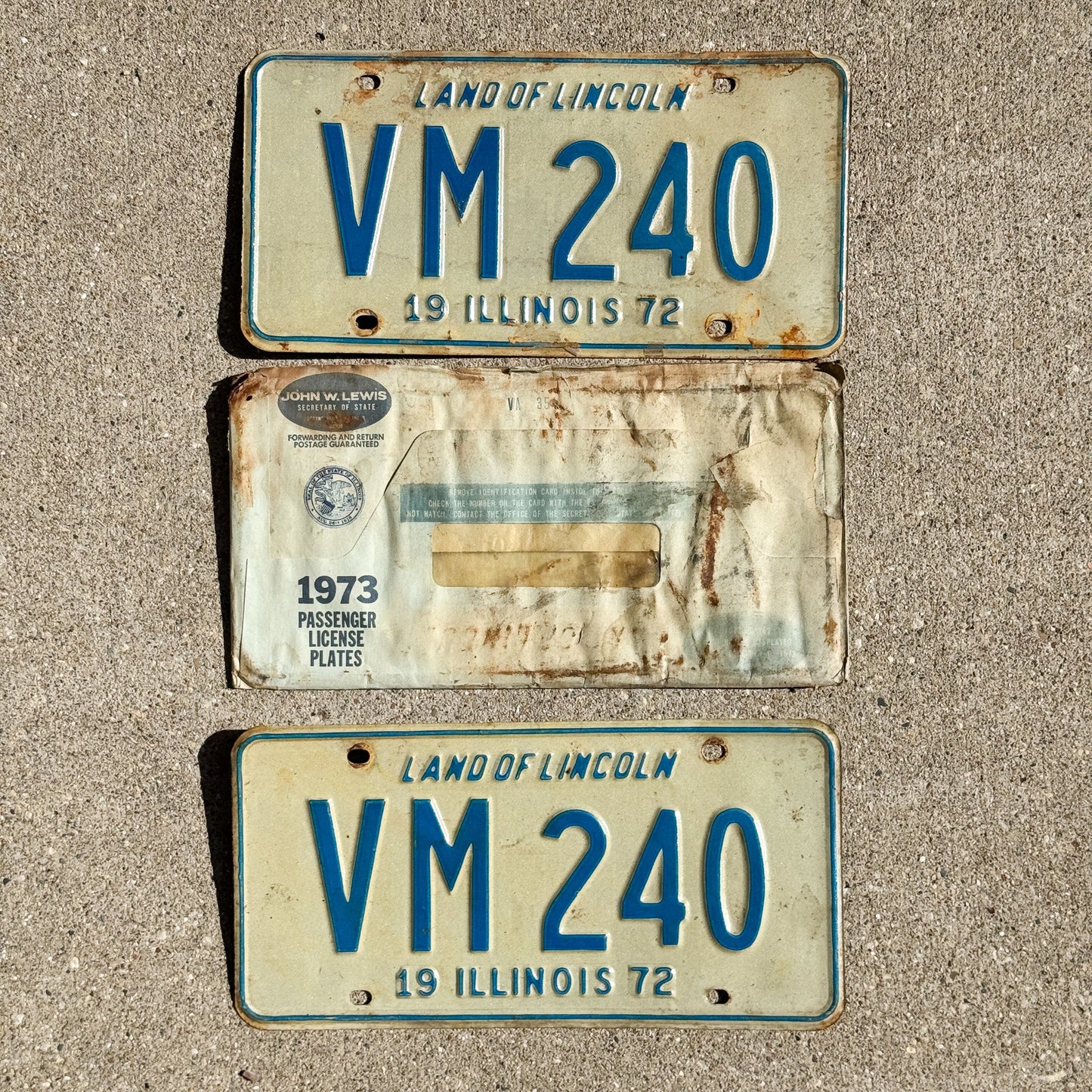 Photo of a 1972 Illinois License Plate Pair Auto Tag Garage Decor Vintage VM 240