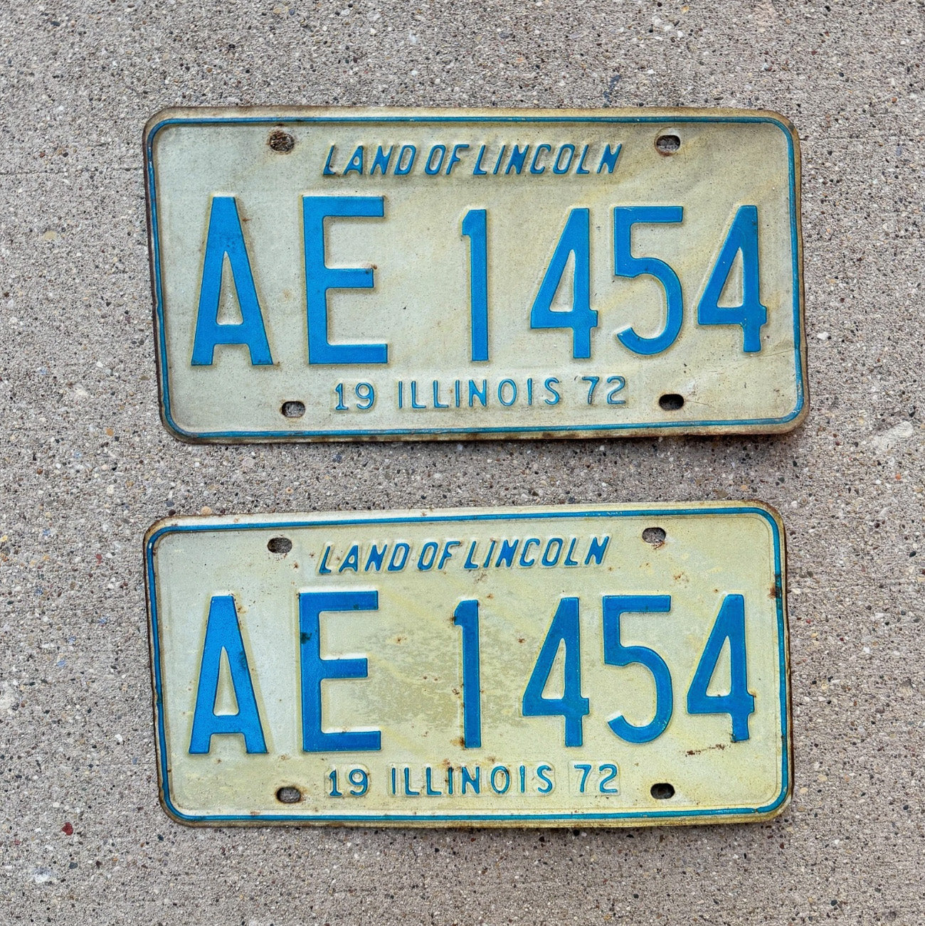 Photo of a 1972 Illinois License Plate Pair Auto Tag Garage Decor Vintage YOM AE 1454