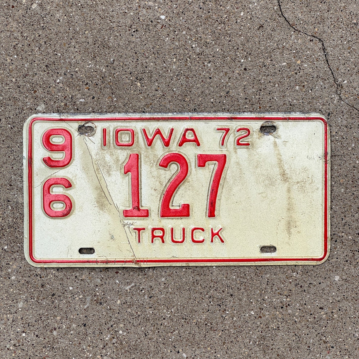 Photo of a 1972 Iowa TRUCK License Plate Auto Tag Garage Decor Vintage 96 127