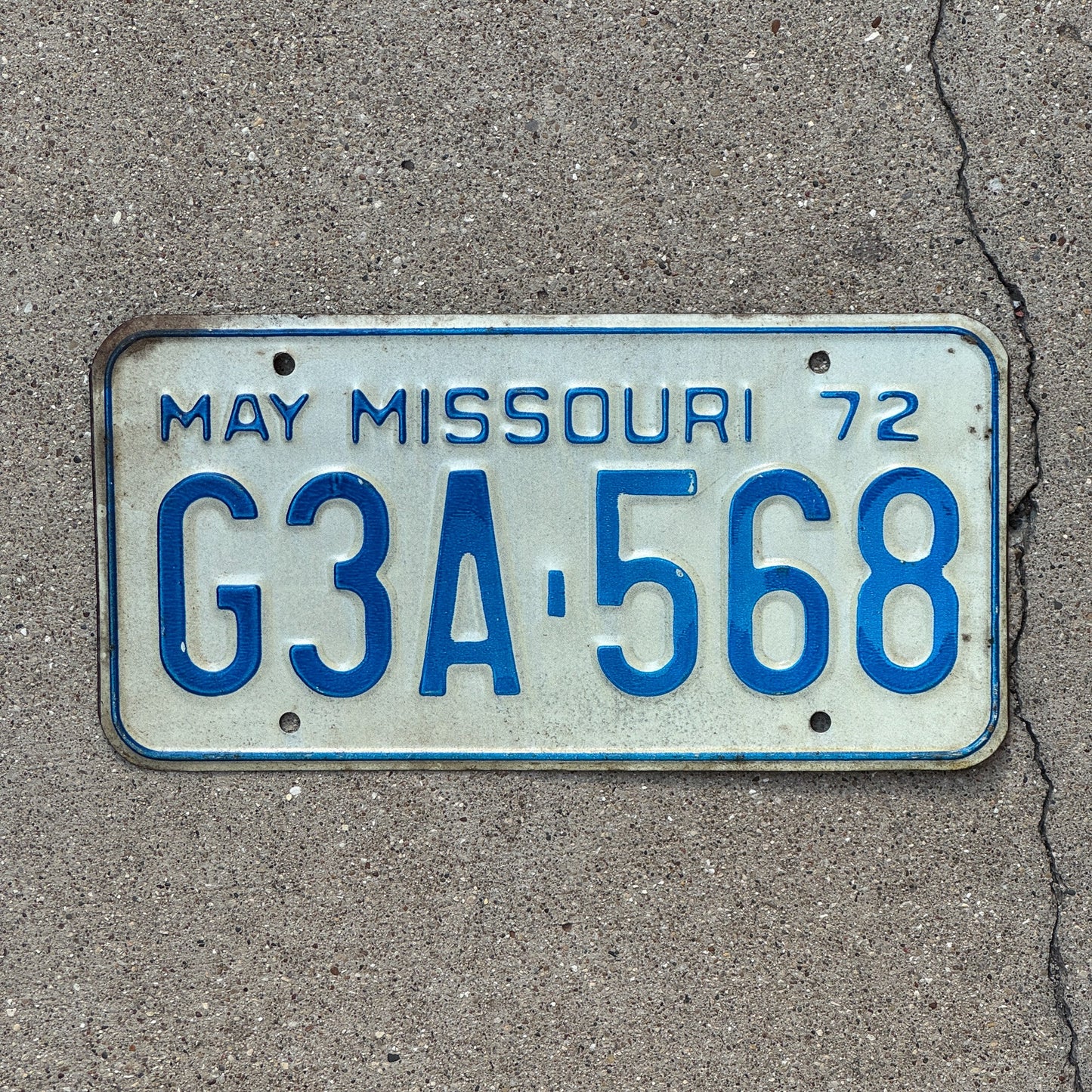 Photo of a 1972 Missouri License Plate Auto Tag Garage Decor Vintage G3A 568