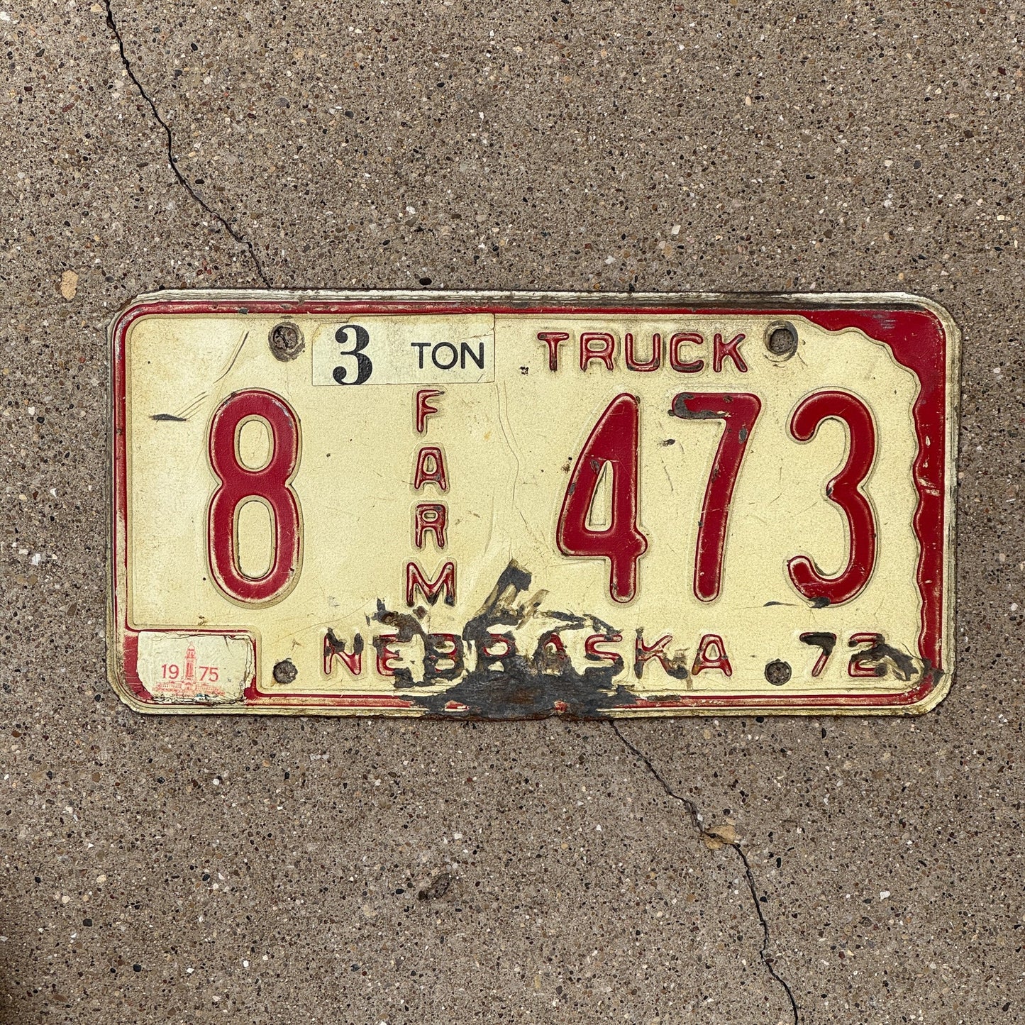 Photo of a 1972 Nebraska FARM TRUCK License Plate Auto Tag Garage Decor Vintage 8 473