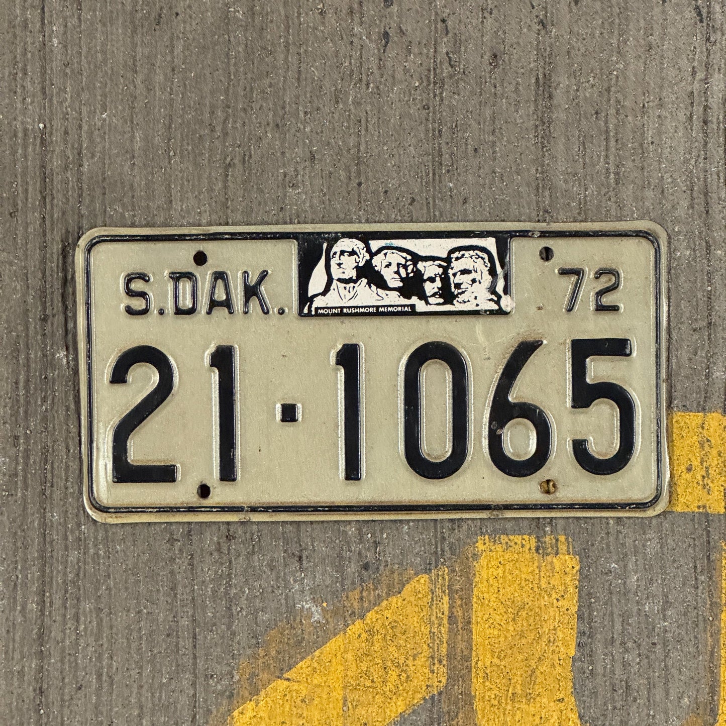 Photo of a 1972 South Dakota License Plate Auto Tag Garage Decor Vintage Rushmore 21 1065