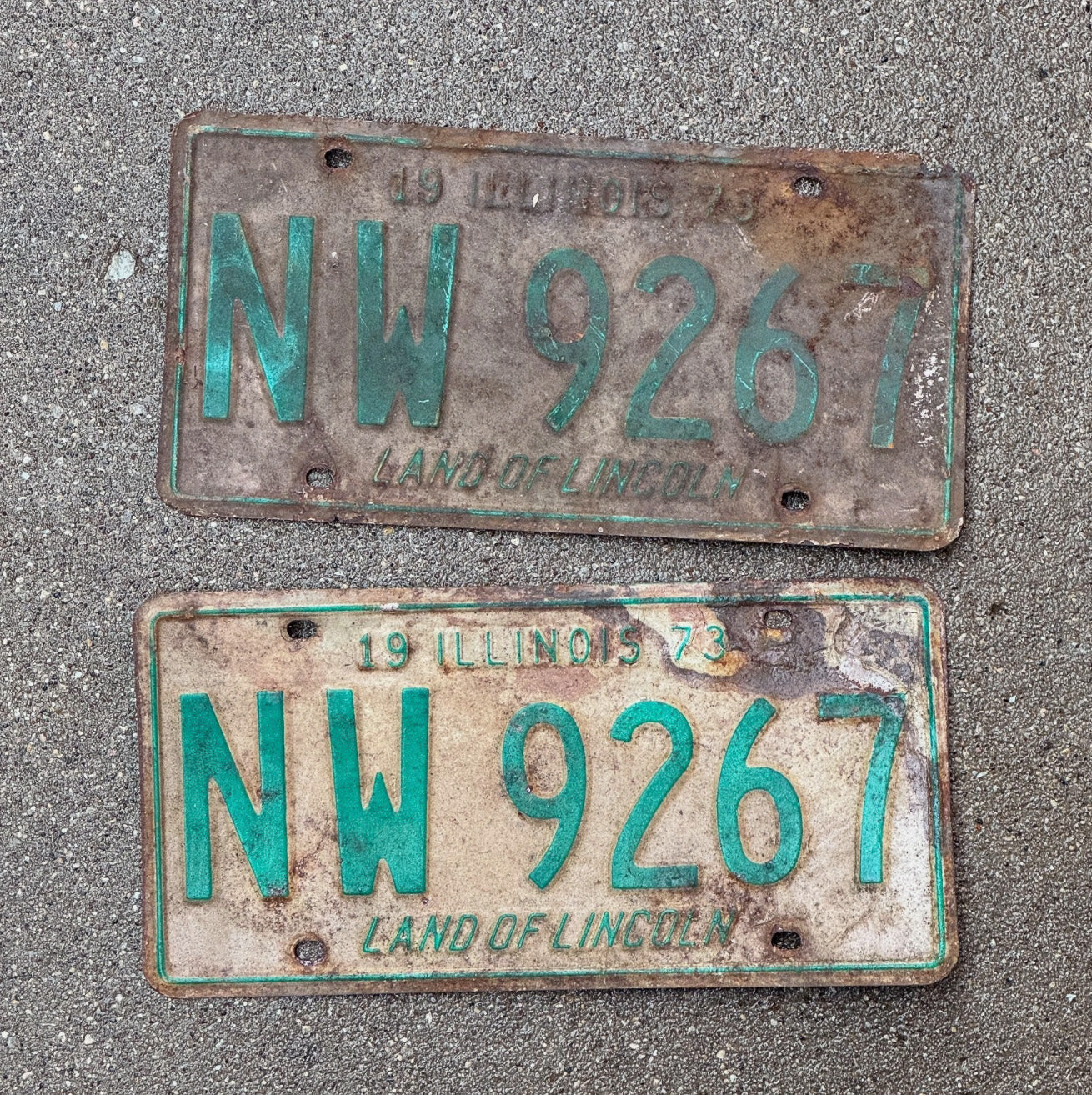 Photo of a 1973 Illinois License Plate Pair Auto Tag Garage Decor Vintage NW 9267
