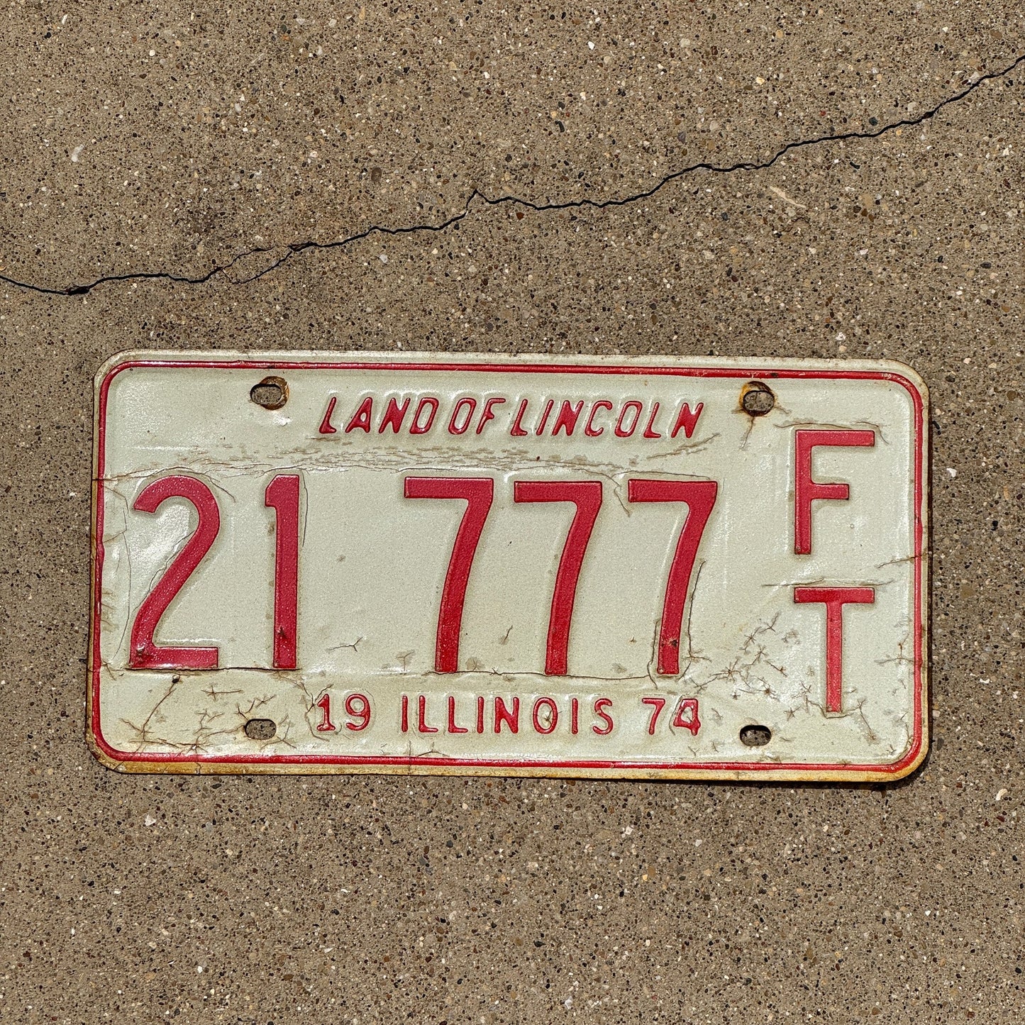 Photo of a 1974 Illinois Fertilizer Trailer License Plate Auto Tag Garage Decor Vintage Repeat Repeating 21 777 FT