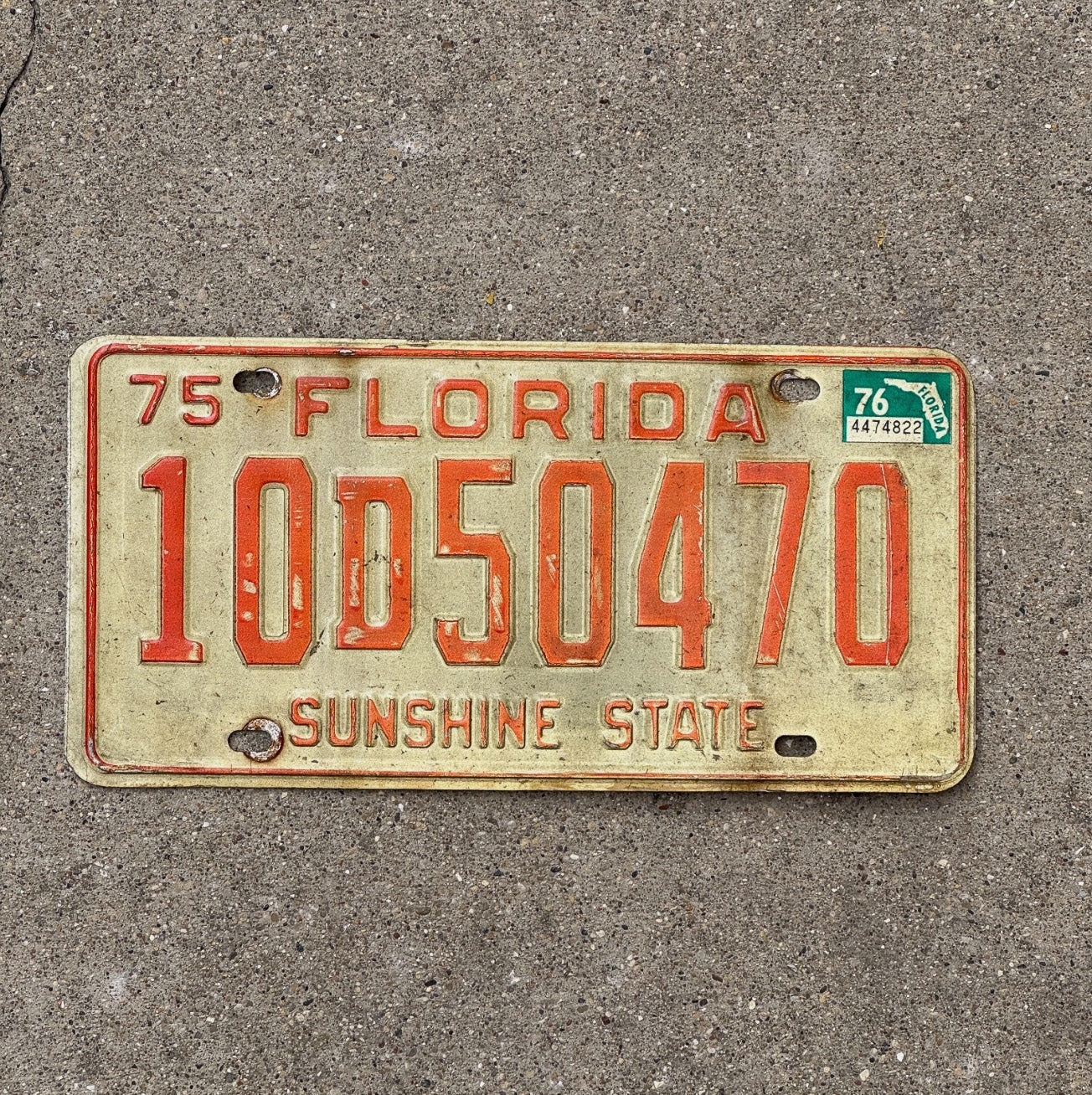 Photo of a 1975 1976 Florida License Plate Auto Tag Garage Decor 10 D 50470