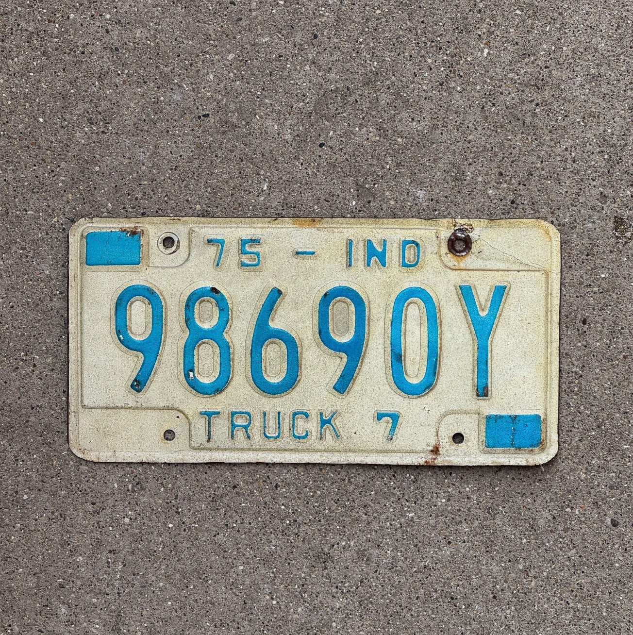 Photo of a 1975 Indiana Truck License Plate Auto Tag Garage Decor 98690 Y