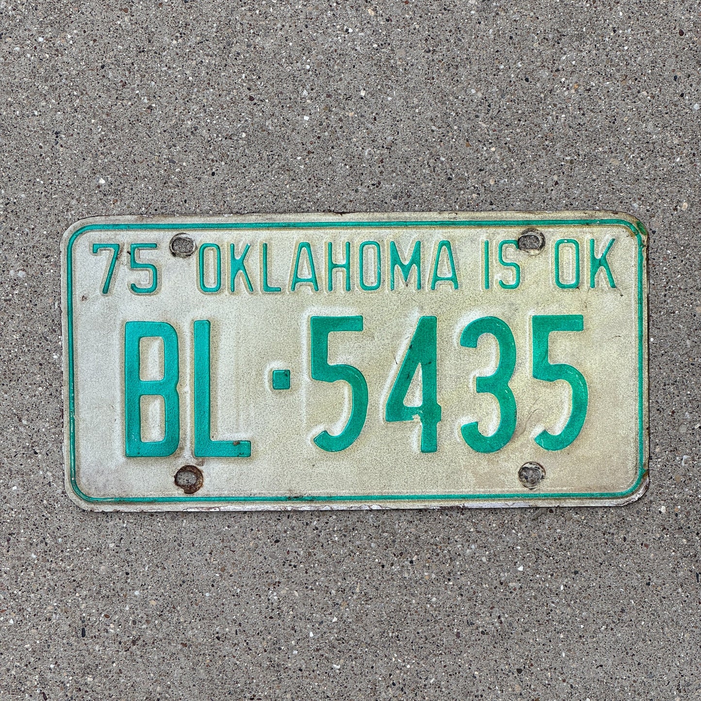 Photo of a 1975 Oklahoma License Plate Auto Tag Garage Decor Vintage BL 5435