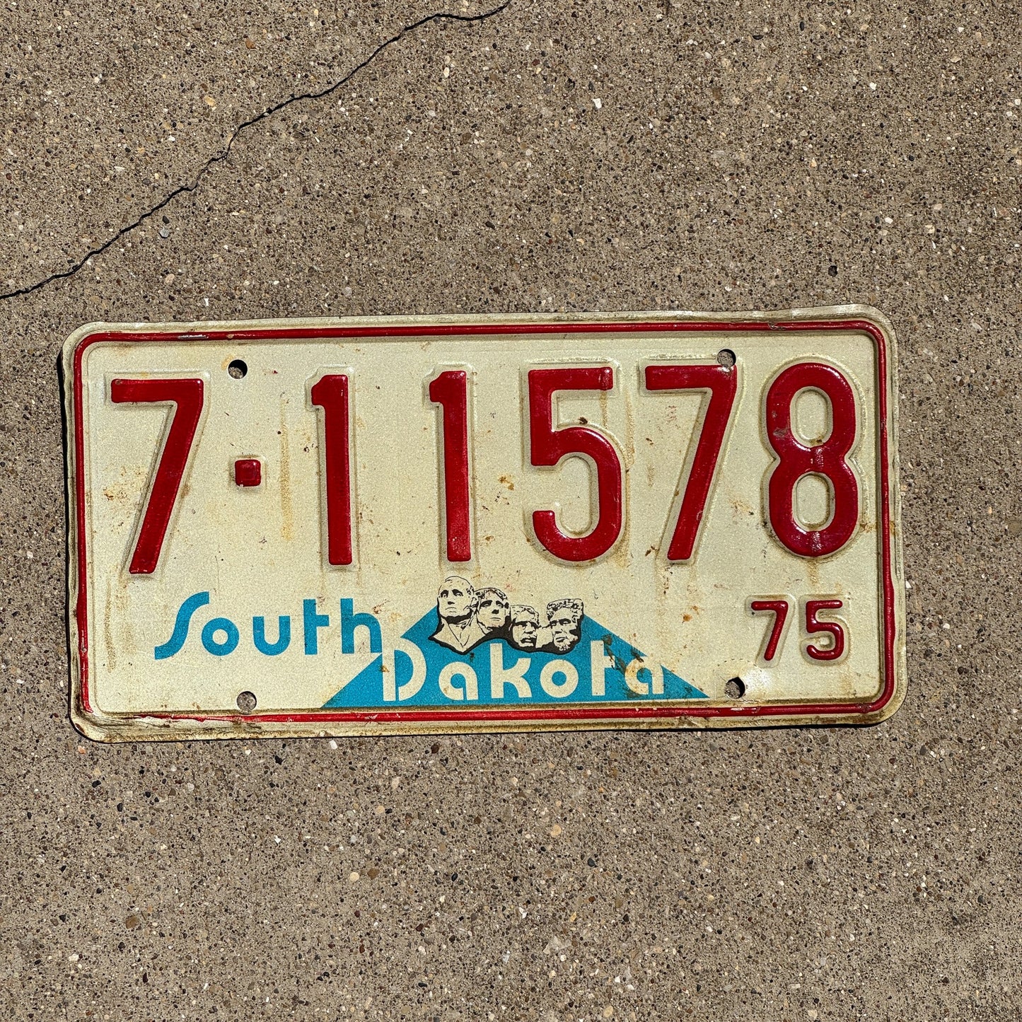 Photo of a 1975 South Dakota License Plate Auto Tag Garage Decor Vintage Yankton 7 11578