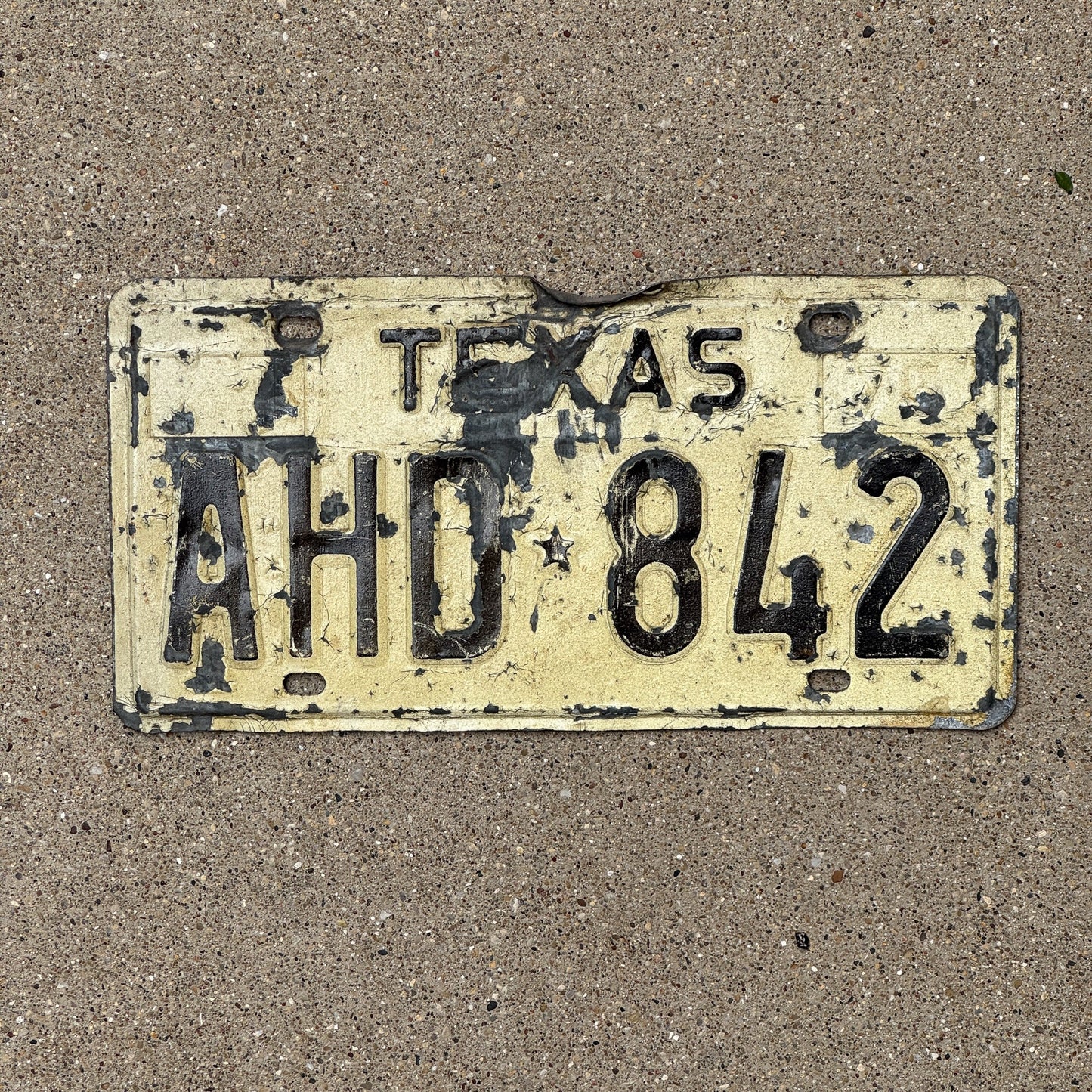 Photo of a 1975 Texas License Plate Auto Tag Garage Decor Vintage AHD 842