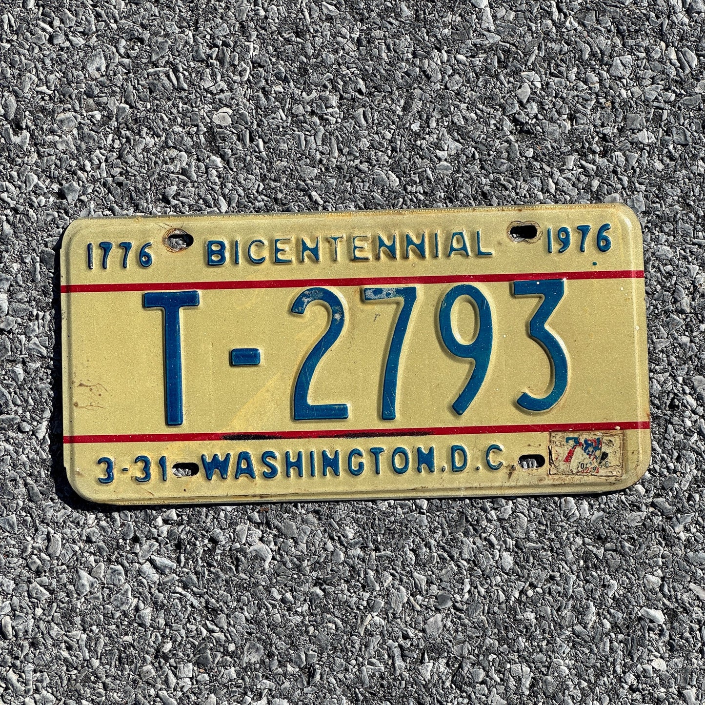 Photo of a 1975 Washington D.C. Trailer License Plate Auto Tag Garage Decor Vintage Bicentennial T 2793