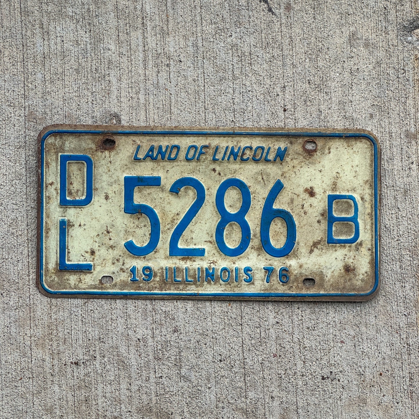 Photo of a 1976 Illinois Dealer License Plate Auto Tag Garage Decor Vintage 5286 B with original patina