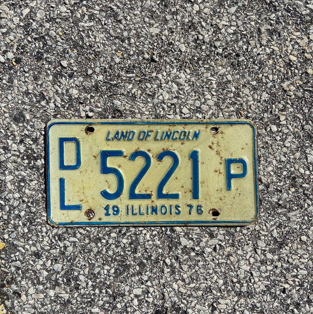 Photo of a 1976 Illinois Dealer License Plate Auto Tag Garage Decor Vintage DL 5221 P