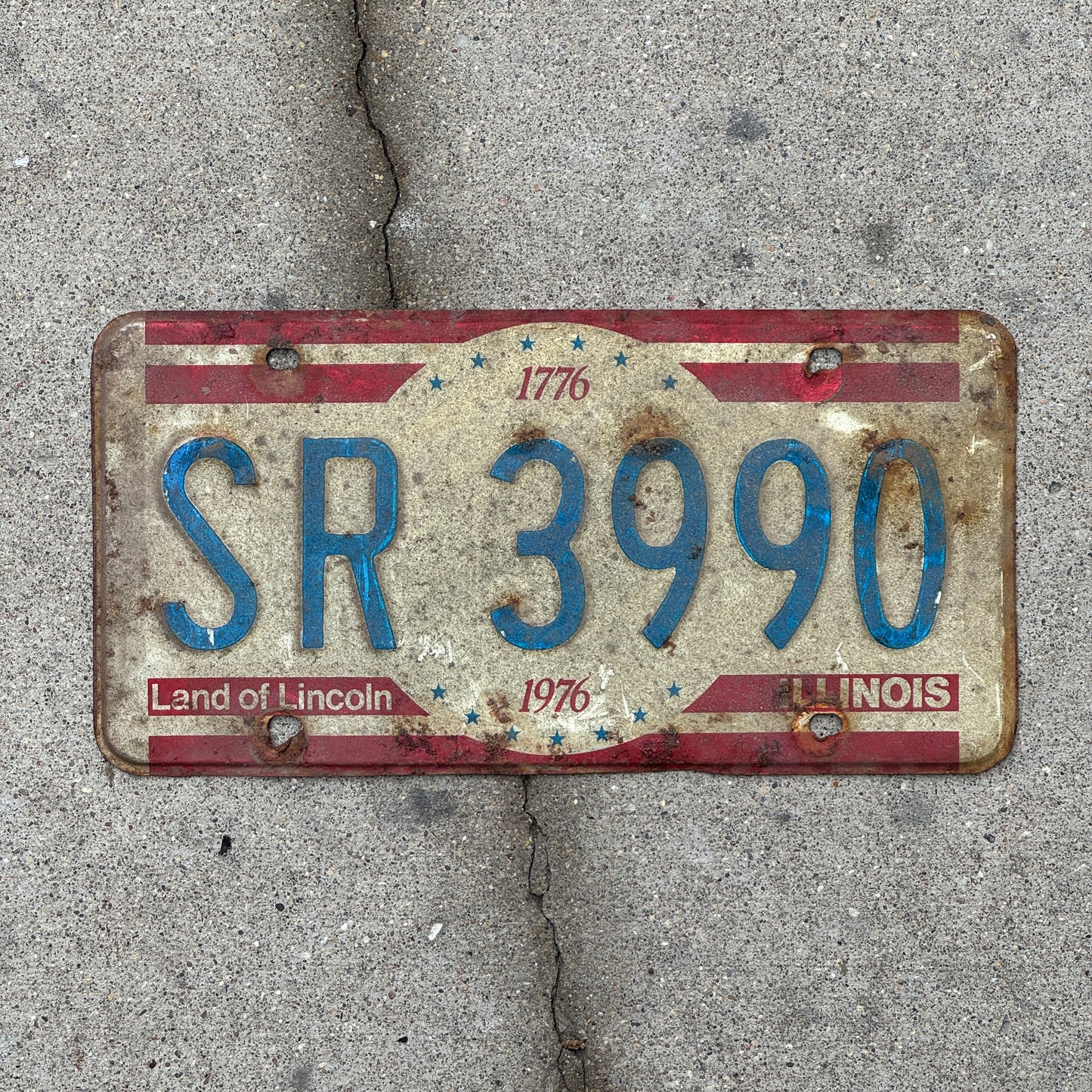 Photo of a 1976 Illinois License Plate Auto Tag Garage Decor Vintage Bicentennial SR 3990 with original patina