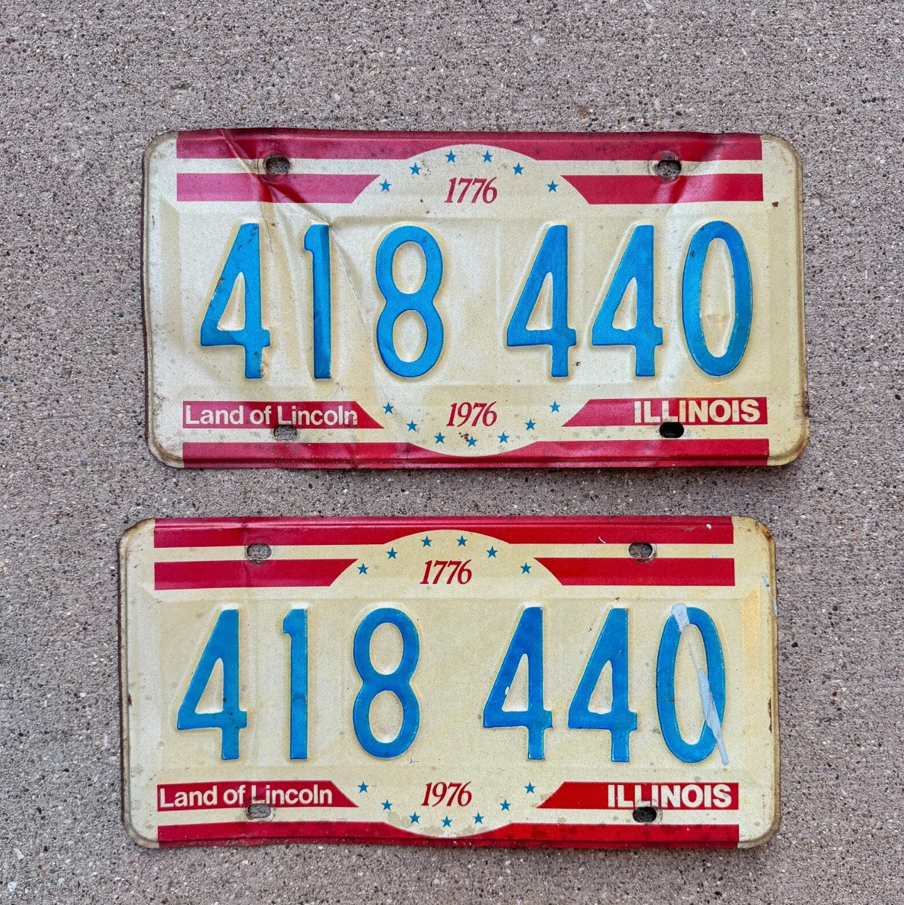 Photo of a 1976 Illinois License Plate Pair Auto Tag Garage Decor Vintage YOM 418 440