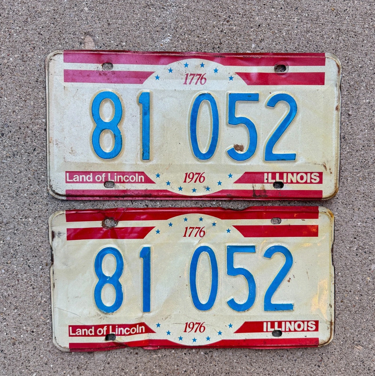 Photo of a 1976 Illinois License Plate Pair Auto Tag Garage Decor Vintage YOM 81 052