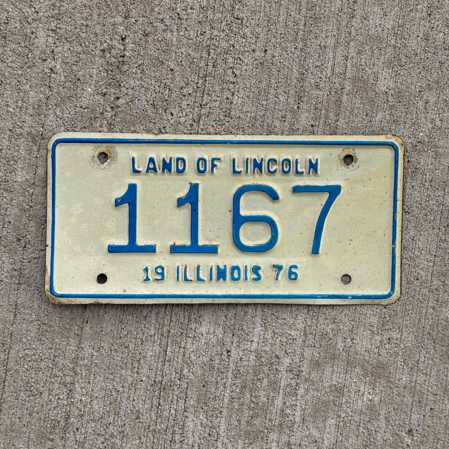 Photo of a 1976 Illinois MOTORCYCLE License Plate Auto Tag Garage Decor Vintage 1167