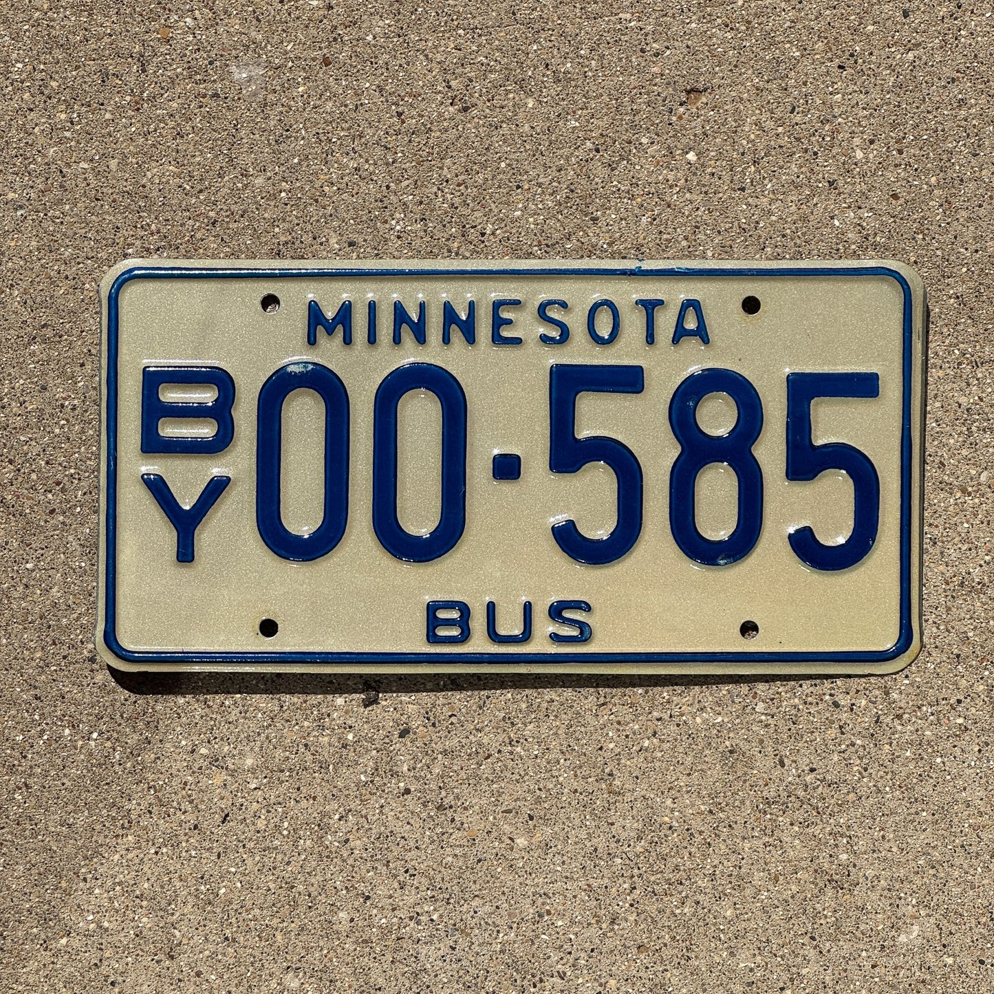 Photo of a 1976 Minnesota Bus License Plate Auto Tag 1 Garage Decor BY 00 585