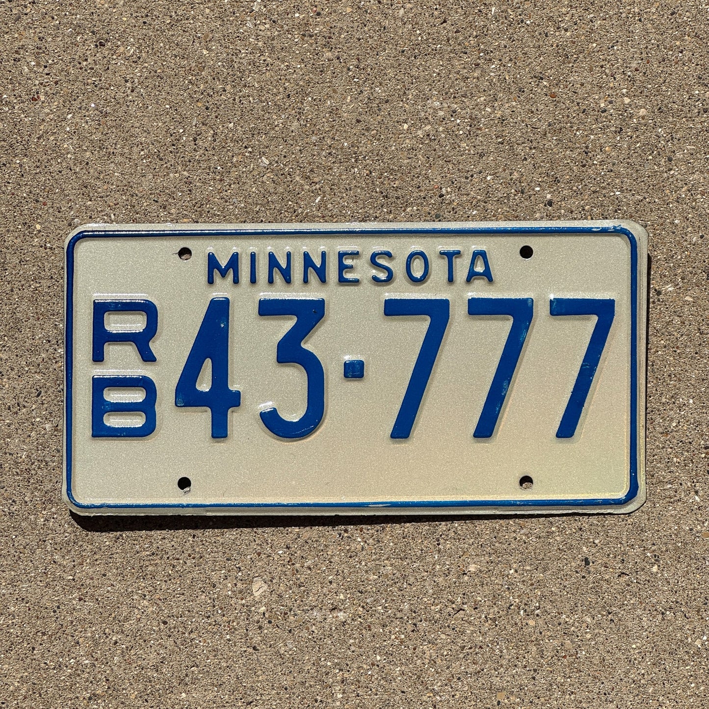 Photo of a 1976 Minnesota Trailer License Plate Auto Tag Garage Decor Vintage Repeat Repeating RB 43 777