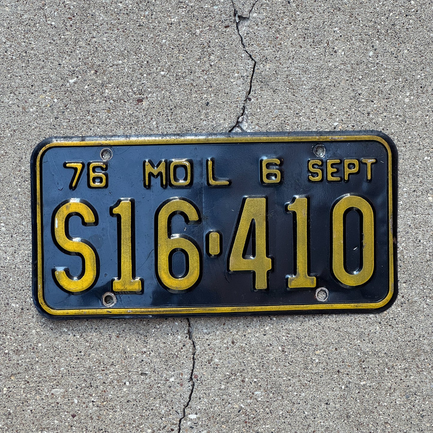 Photo of a 1976 Missouri Truck License Plate Auto Tag Garage Decor Vintage S16 410