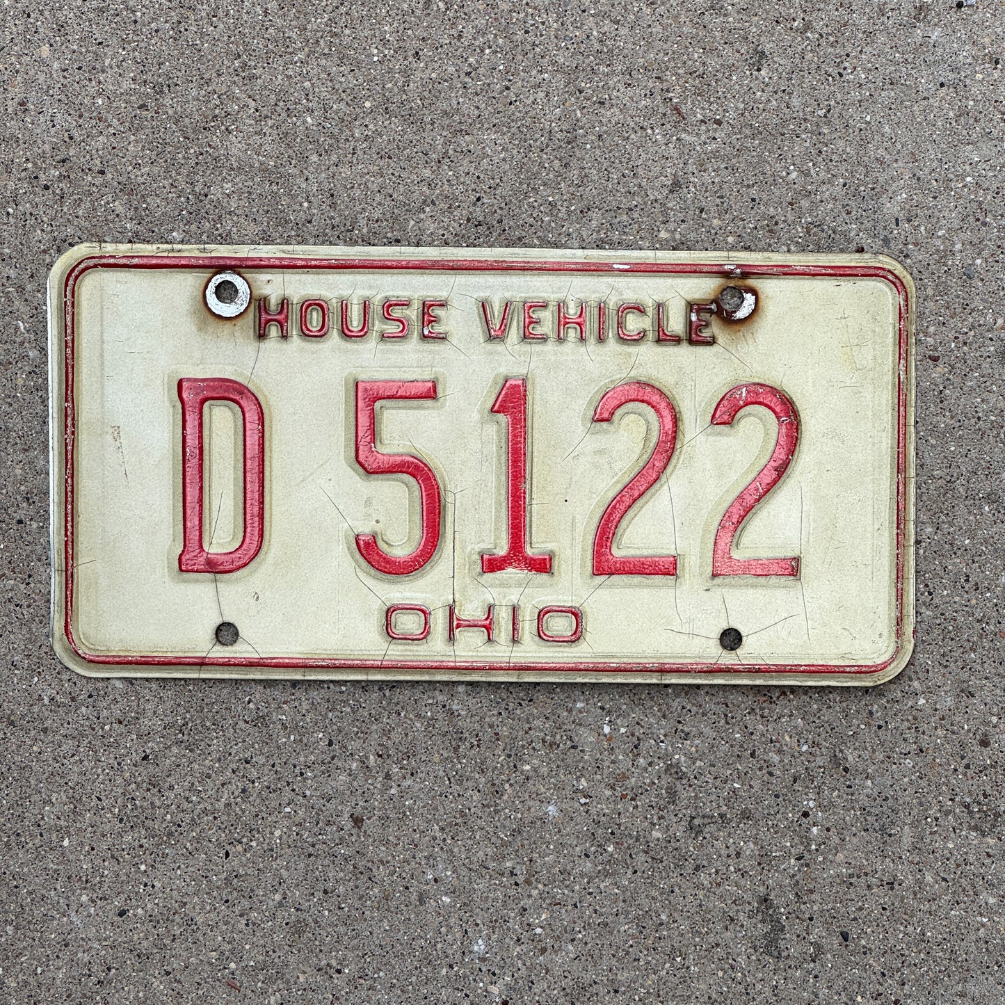 Photo of a 1976 Ohio House Vehicle License Plate Auto Tag Garage Decor Vintage D 5122 with original patina