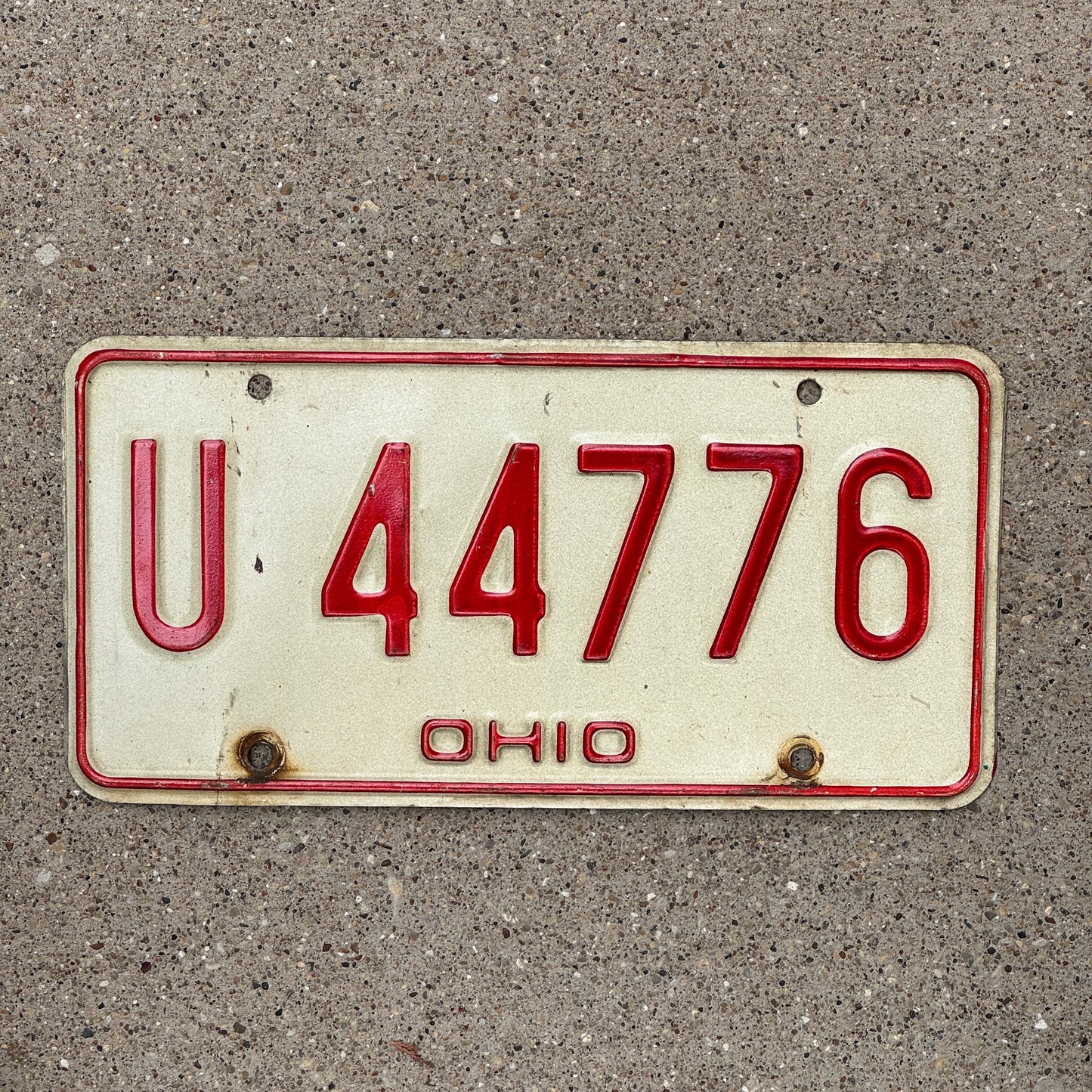 Photo of a 1976 Ohio License Plate Auto Tag Garage Decor Vintage U 44776 with original patina