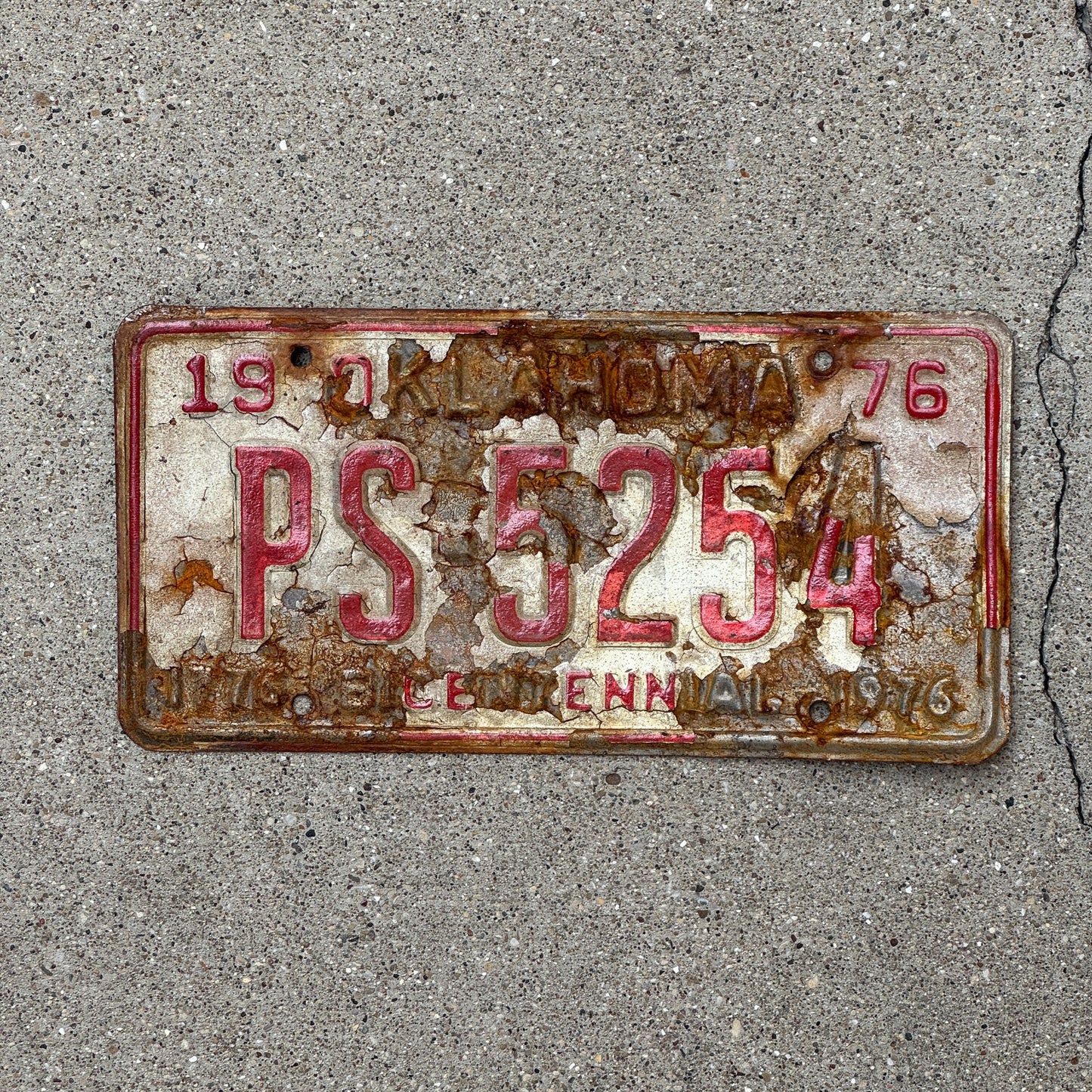 Photo of a 1976 Oklahoma License Plate Auto Tag Garage Decor Vintage PS 5254