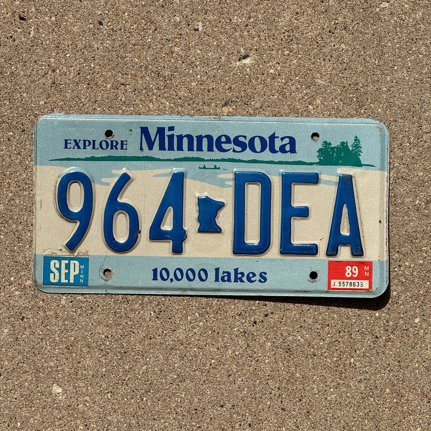 Photo of a 1977 1989 Minnesota License Plate Auto Tag Garage Decor Vintage 964 DEA