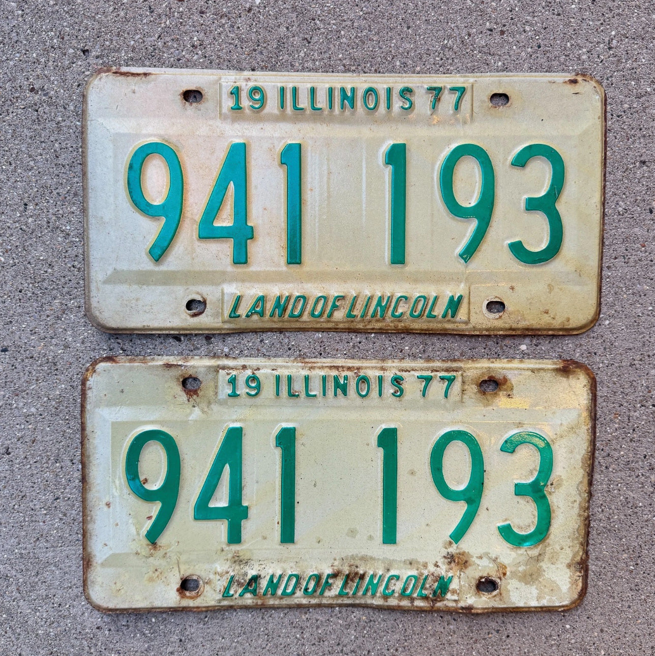Photo of a 1977 Illinois License Plate Pair Auto Tag Garage Decor Vintage YOM 941 193