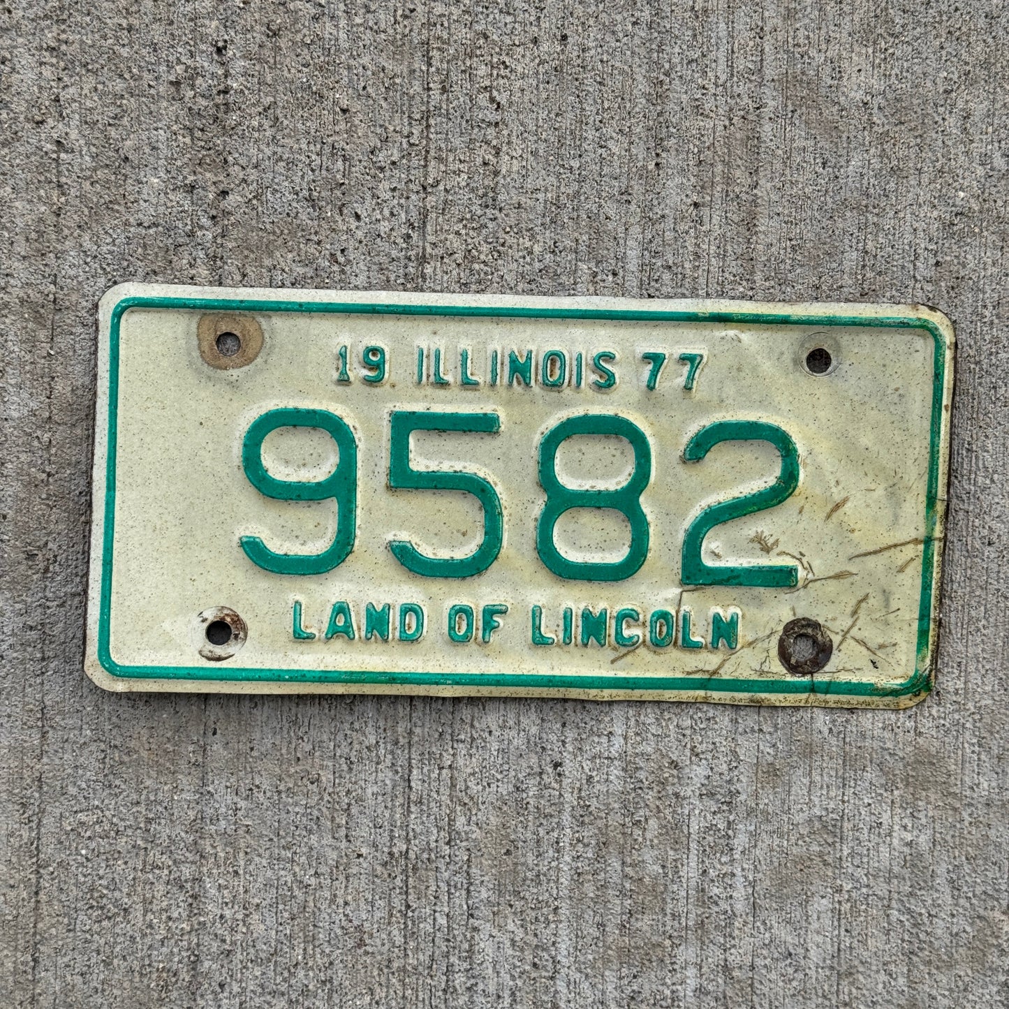 Photo of a 1977 Illinois MOTORCYCLE License Plate Auto Tag Garage Decor Vintage 9582