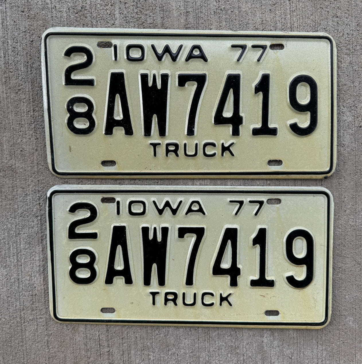 Photo of a 1977 Iowa Truck License Plate Pair Auto Tag Garage Decor Vintage Cute AW 7419