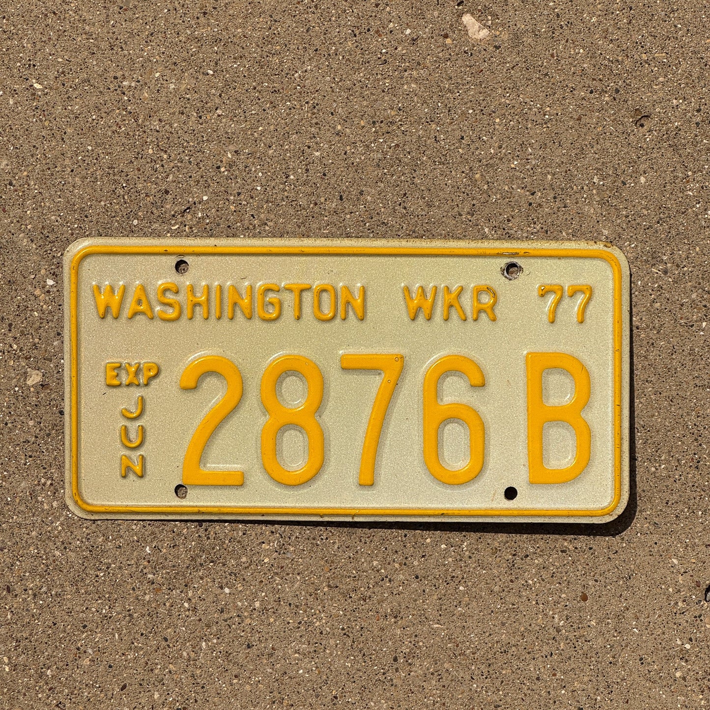 Photo of a 1977 Washington Wrecker License Plate Auto Tag Garage Decor Vintage Tow Truck 2876 B