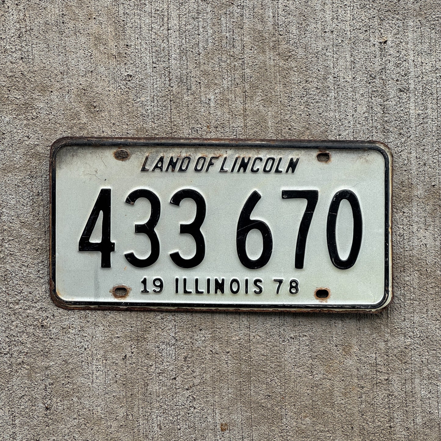 Photo of a 1978 Illinois License Plate Auto Tag Garage Decor Vintage 433 670 with original patina