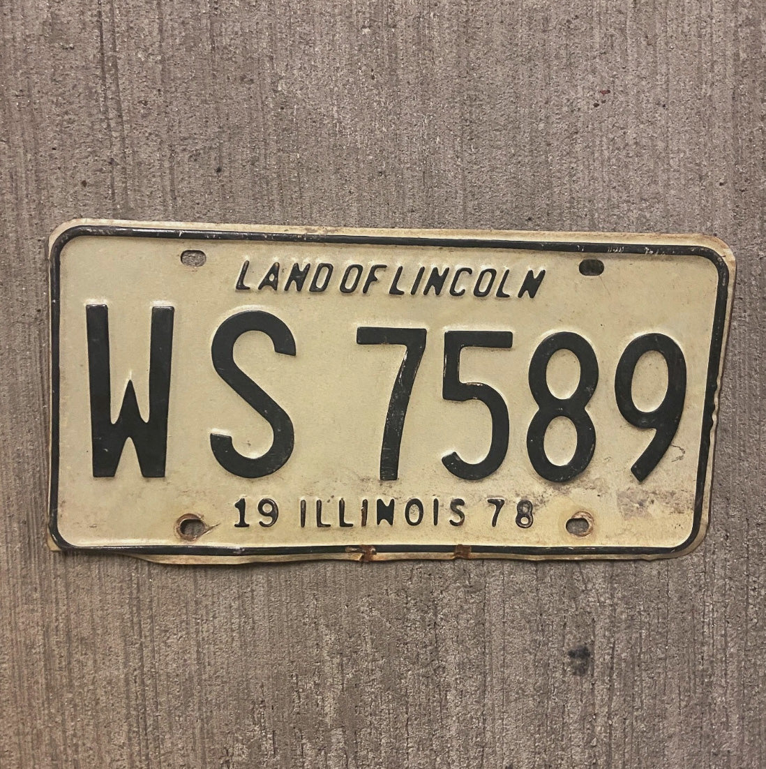 Photo of a 1978 Illinois License Plate Auto Tag Garage Decor Vintage WS 7589