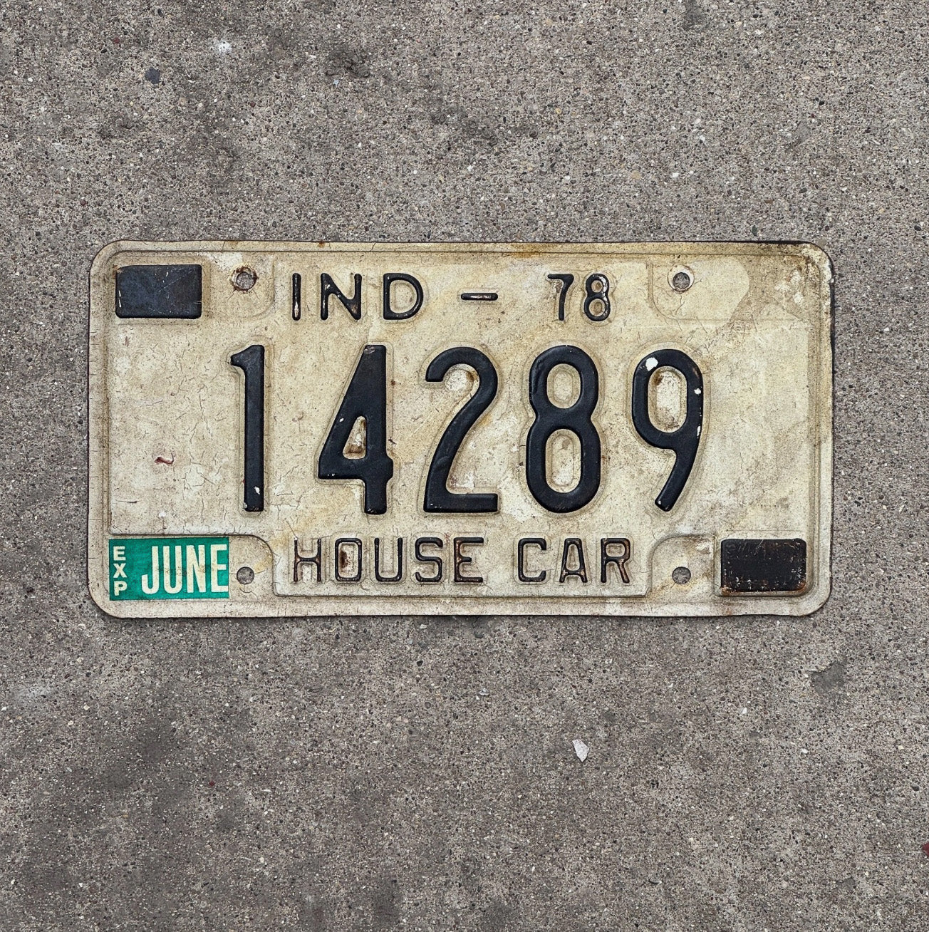 Photo of a 1978 Indiana House Car License Plate Auto Tag Garage Decor 14289