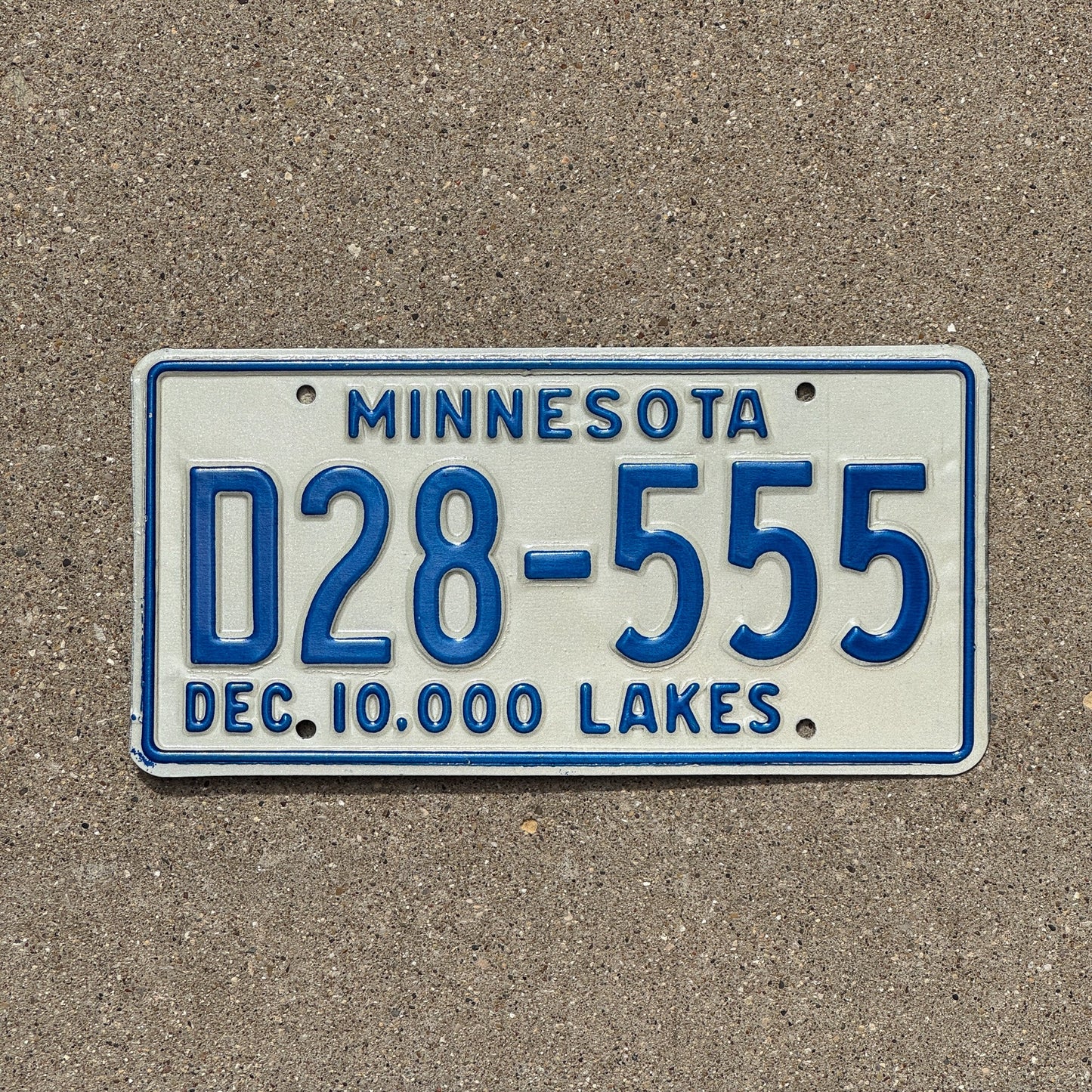 Photo of a 1978 Minnesota Dealer License Plate Auto Tag 1 Garage Decor Repeat Repeating D 28 555