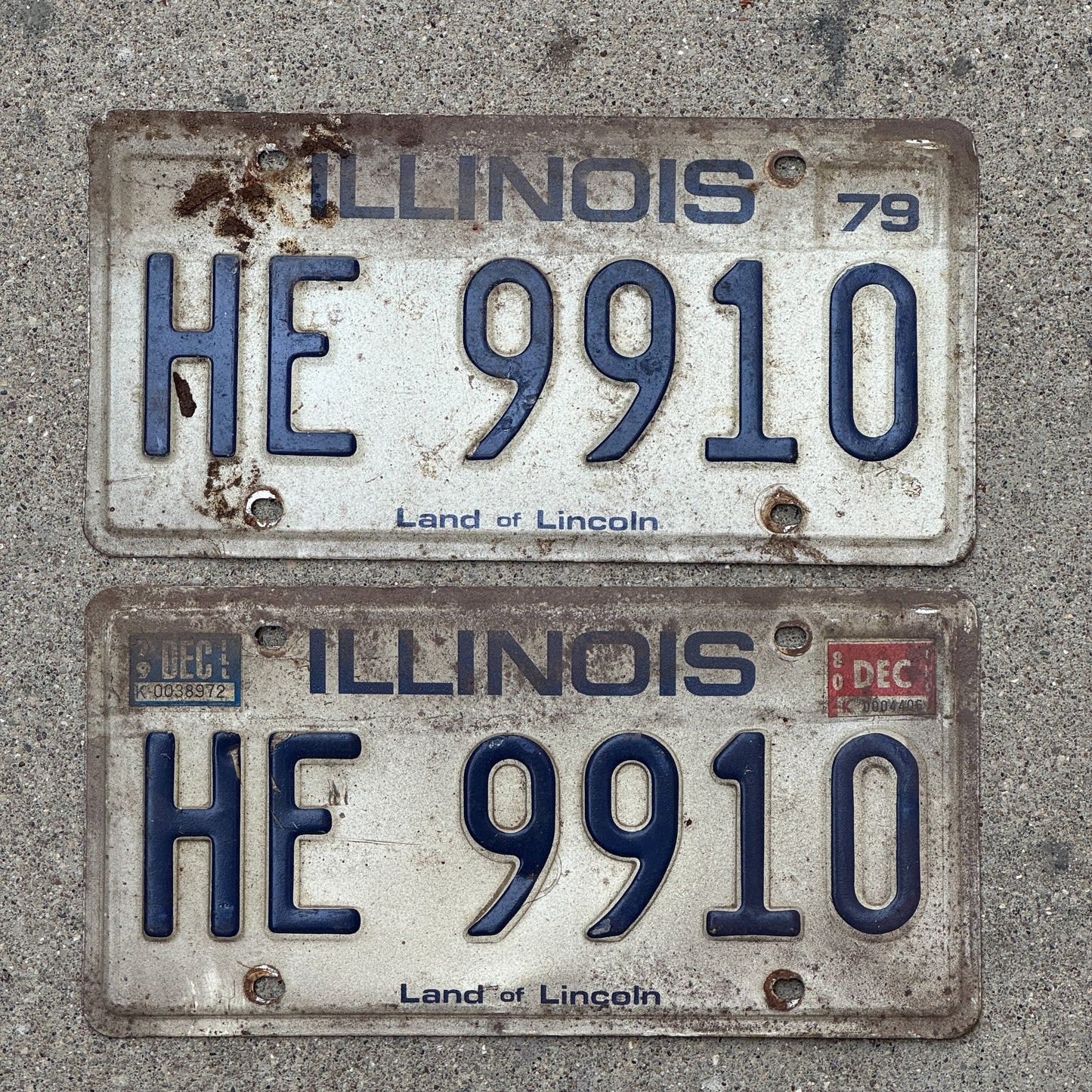 Photo of a 1979 1980 Illinois License Plate Pair Auto Tag Garage Decor Vintage HE 9910 with original patina