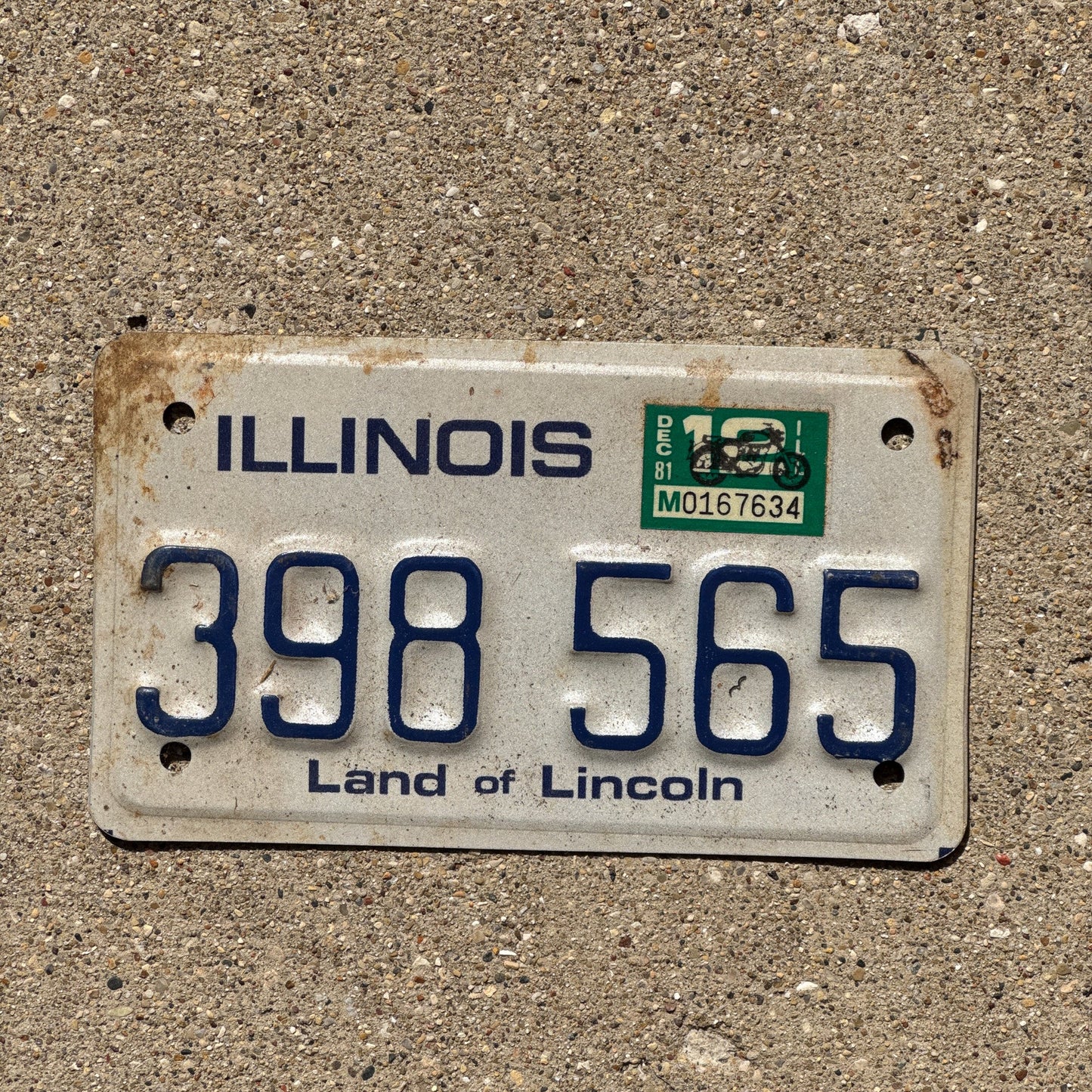 Photo of a 1979 1981 Illinois MOTORYCLE License Plate Auto Tag Garage Decor Vintage 398 565