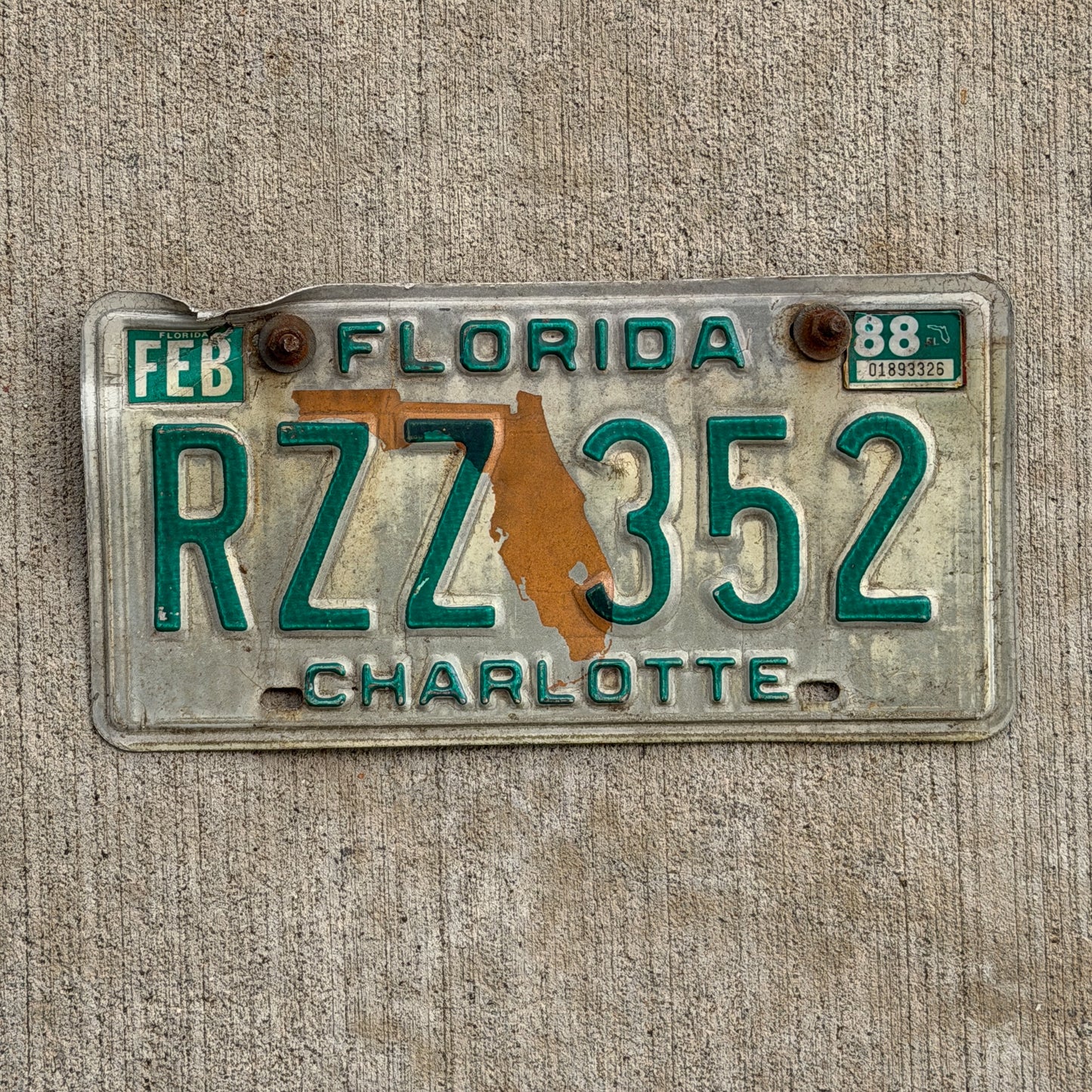 Photo of a 1979 1988 Florida License Plate Auto Tag Garage Decor Vintage RZZ 352 with original patina