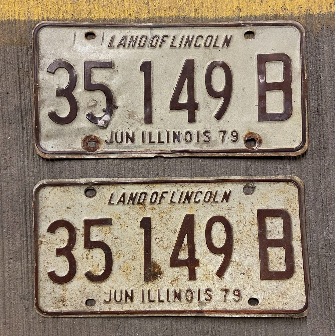 Photo of a 1979 Illinois Truck License Plate Auto Tag Garage Decor Vintage 35149 B